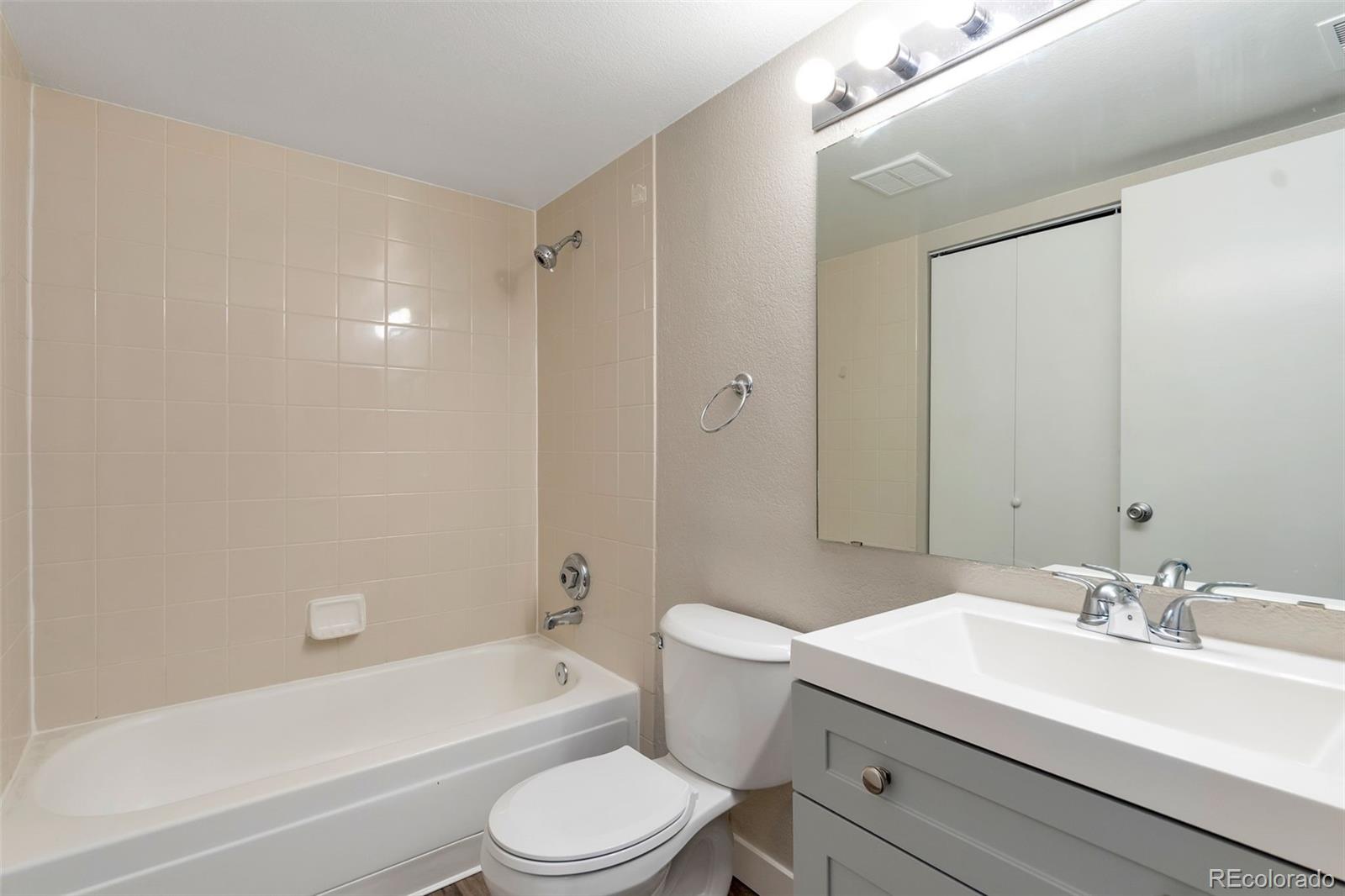 MLS Image #11 for 10323 e peakview avenue,englewood, Colorado