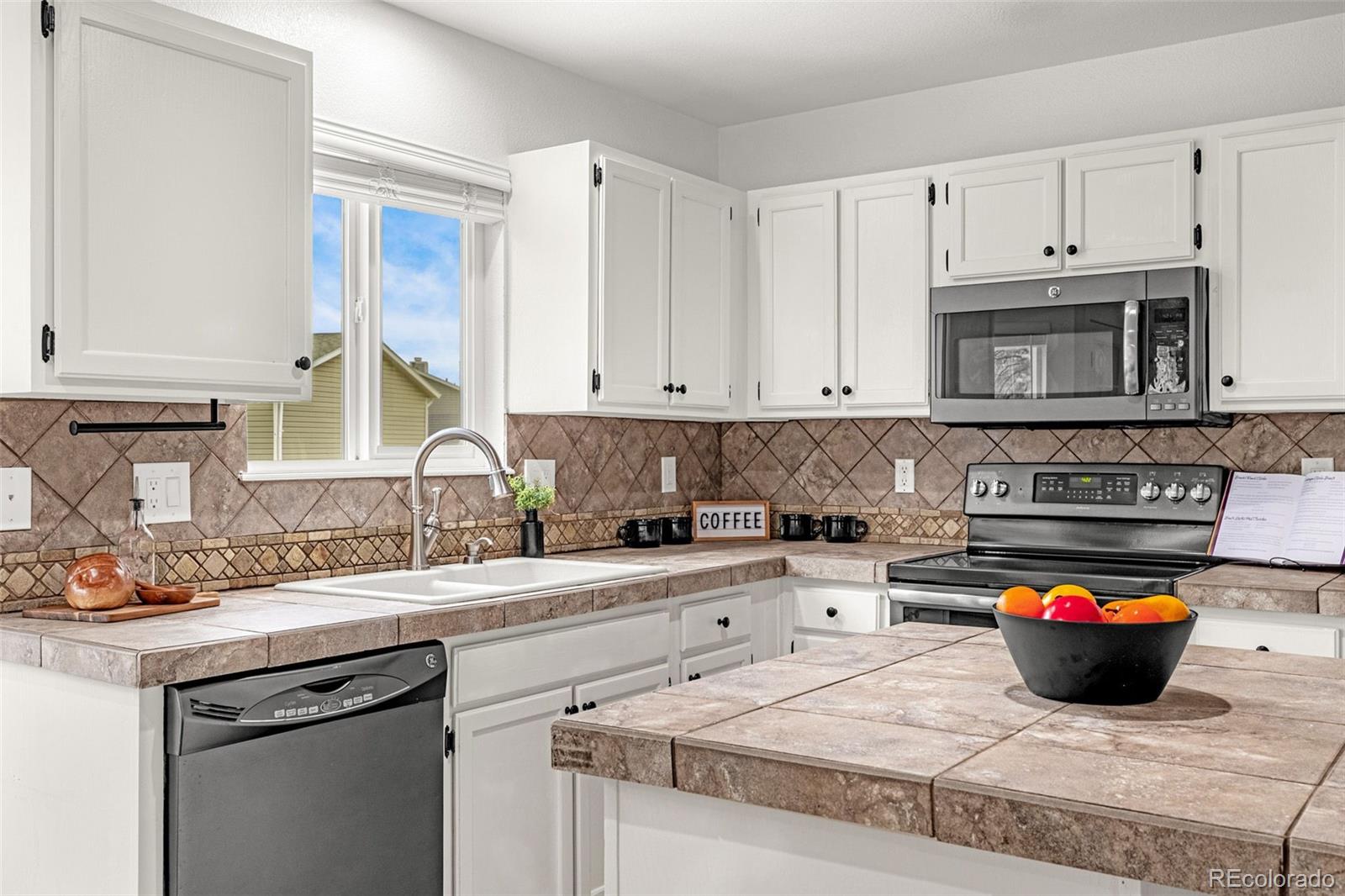 MLS Image #11 for 914  daffodil street,fountain, Colorado