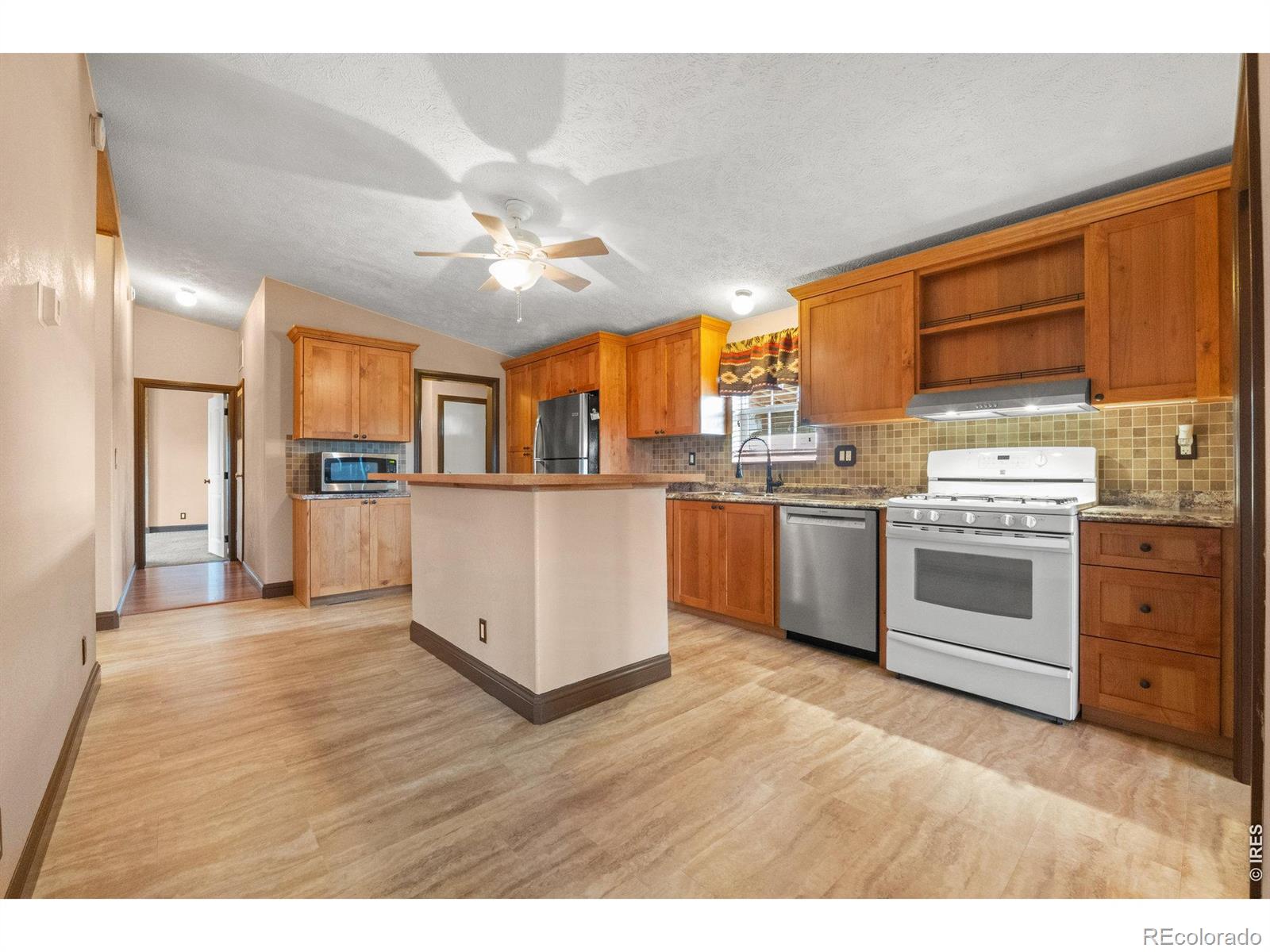MLS Image #18 for 16060  mystic lane,strasburg, Colorado