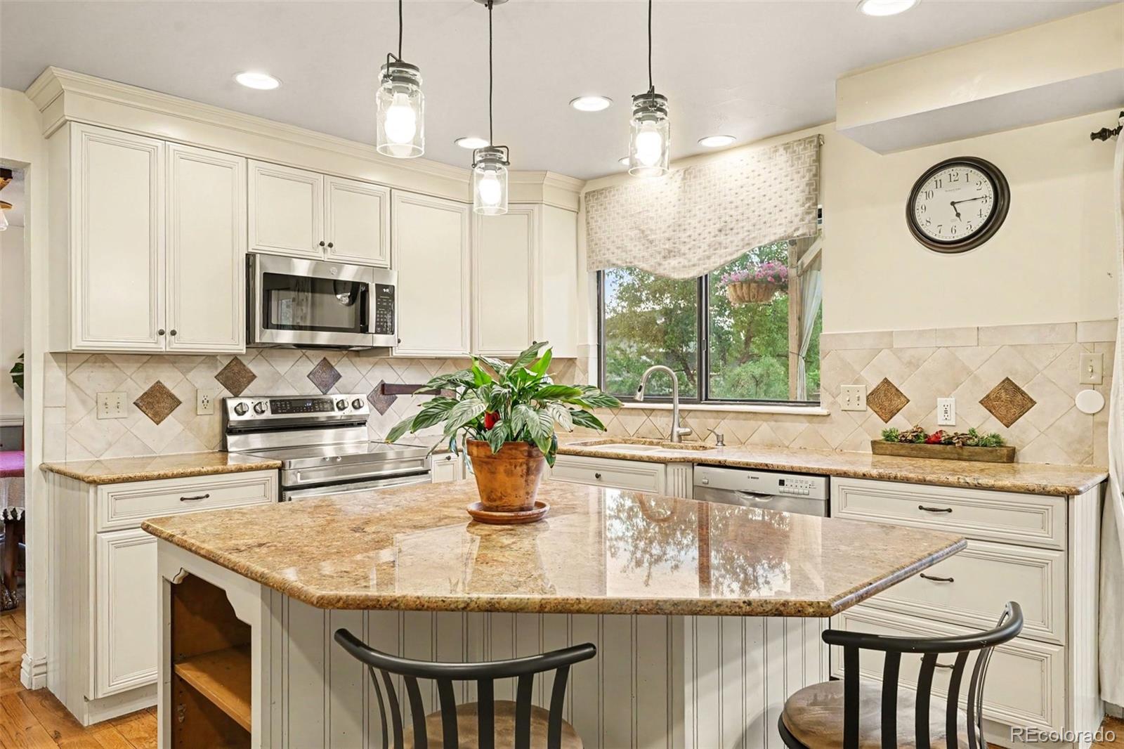 MLS Image #10 for 454  old stone drive,littleton, Colorado