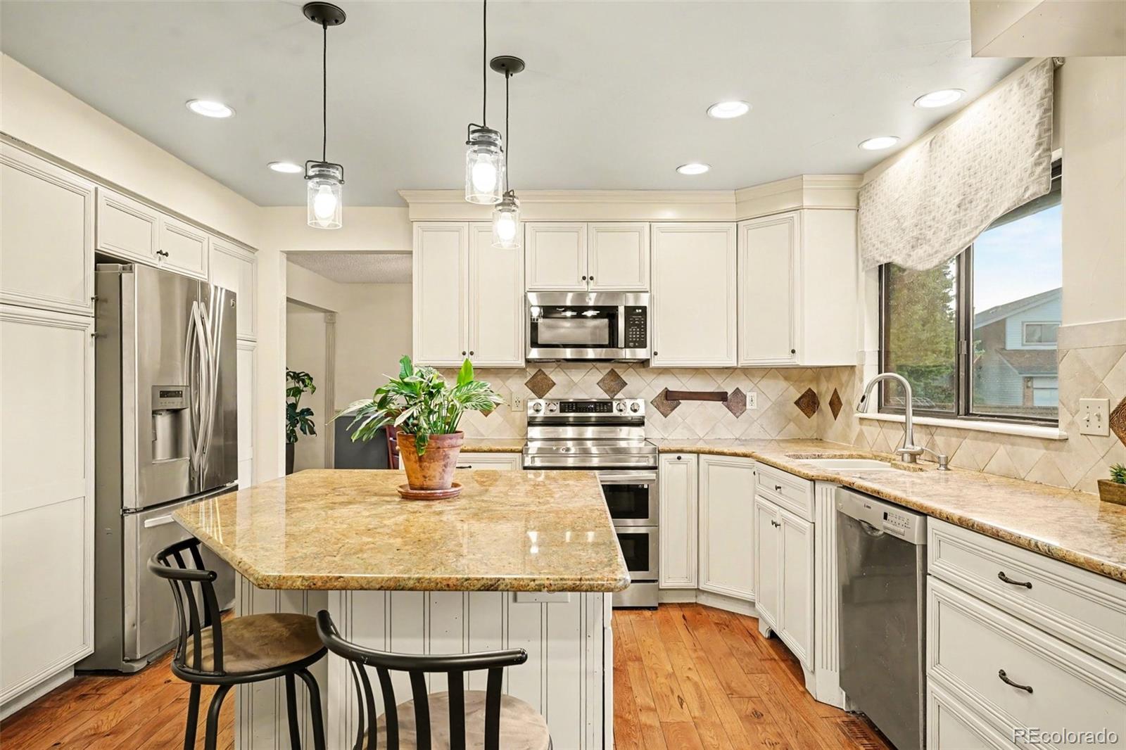 MLS Image #11 for 454  old stone drive,littleton, Colorado