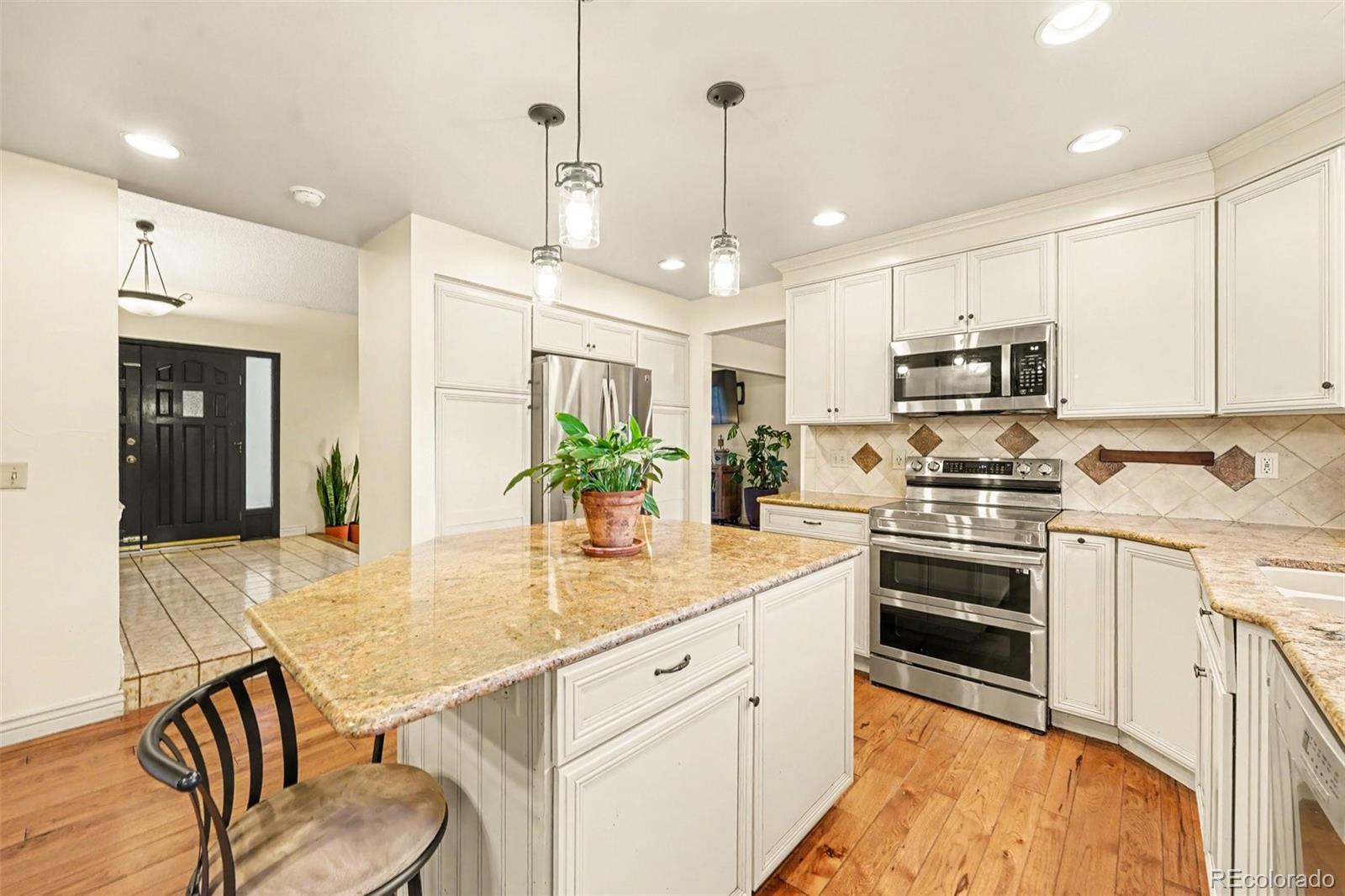 MLS Image #15 for 454  old stone drive,littleton, Colorado