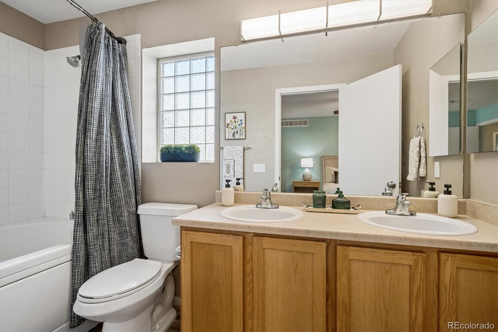 MLS Image #18 for 4898  halifax street,denver, Colorado