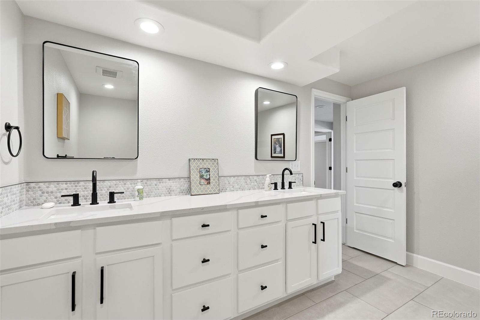 MLS Image #31 for 434 e lake place,littleton, Colorado