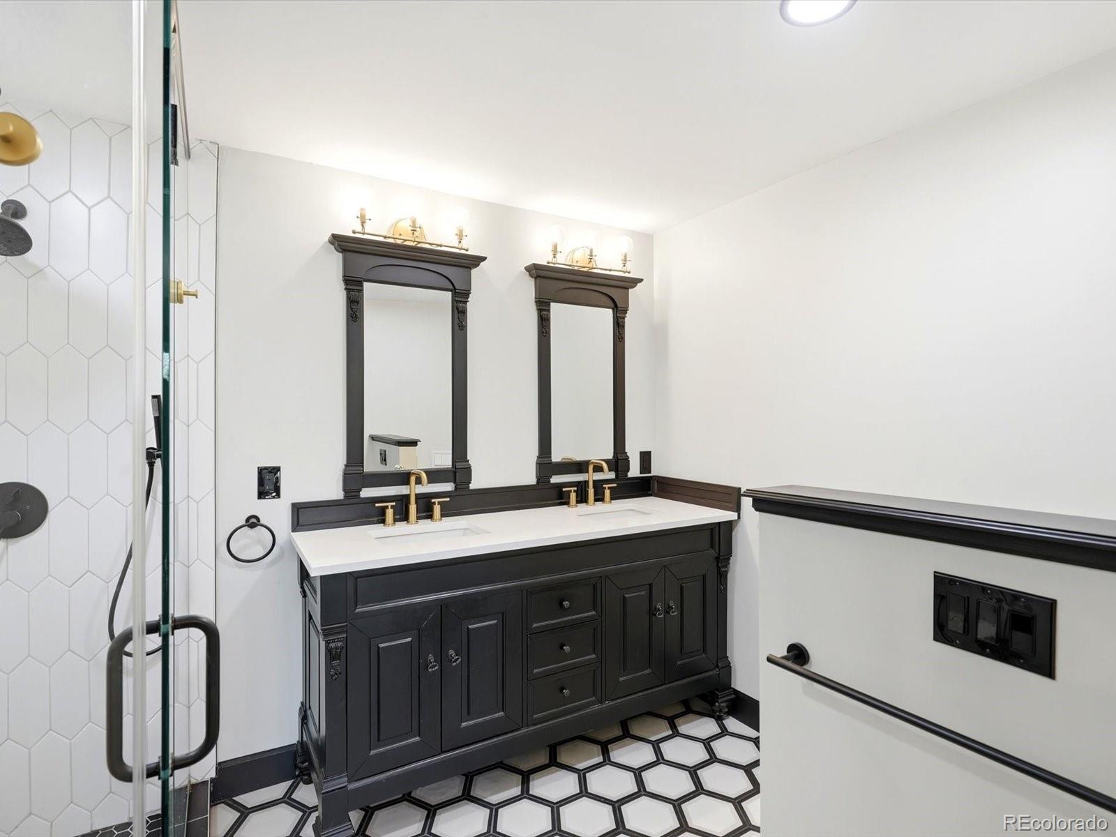 MLS Image #12 for 2556 n high street,denver, Colorado
