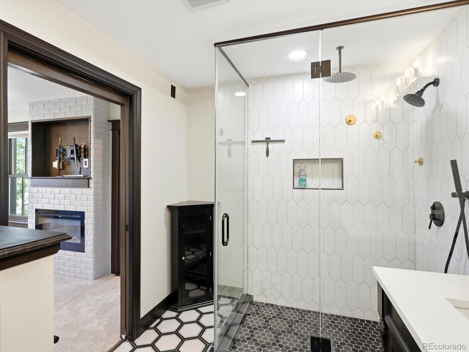 MLS Image #13 for 2556 n high street,denver, Colorado