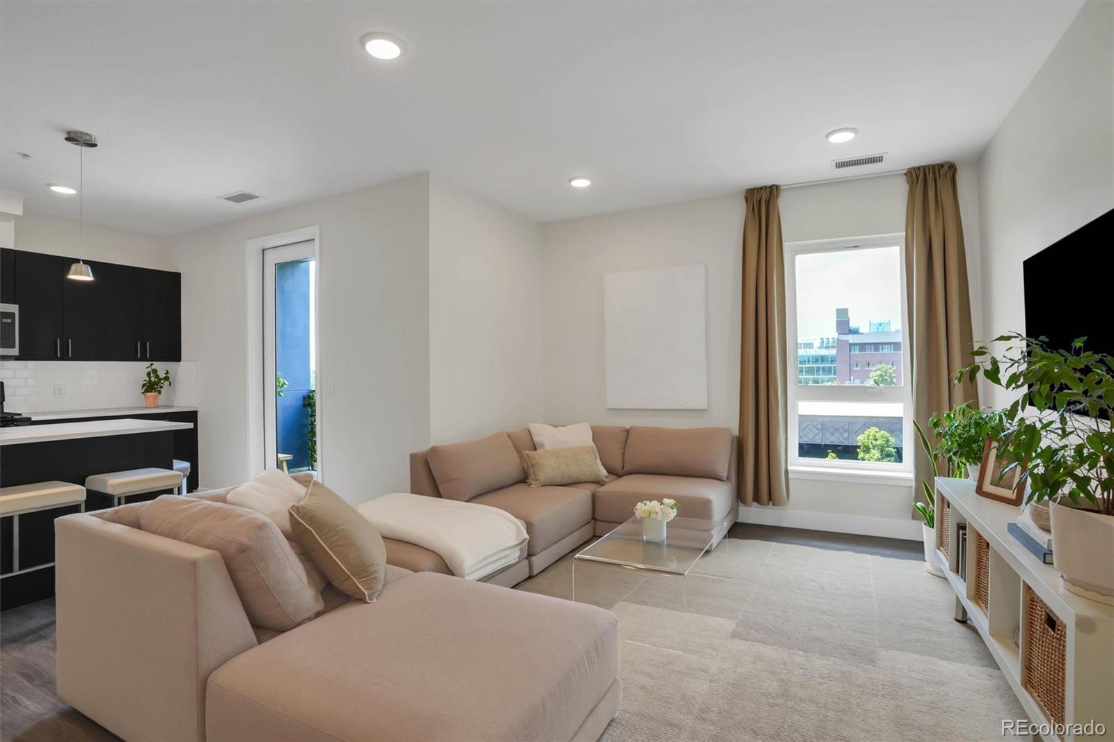 MLS Image #4 for 2374 s university boulevard,denver, Colorado