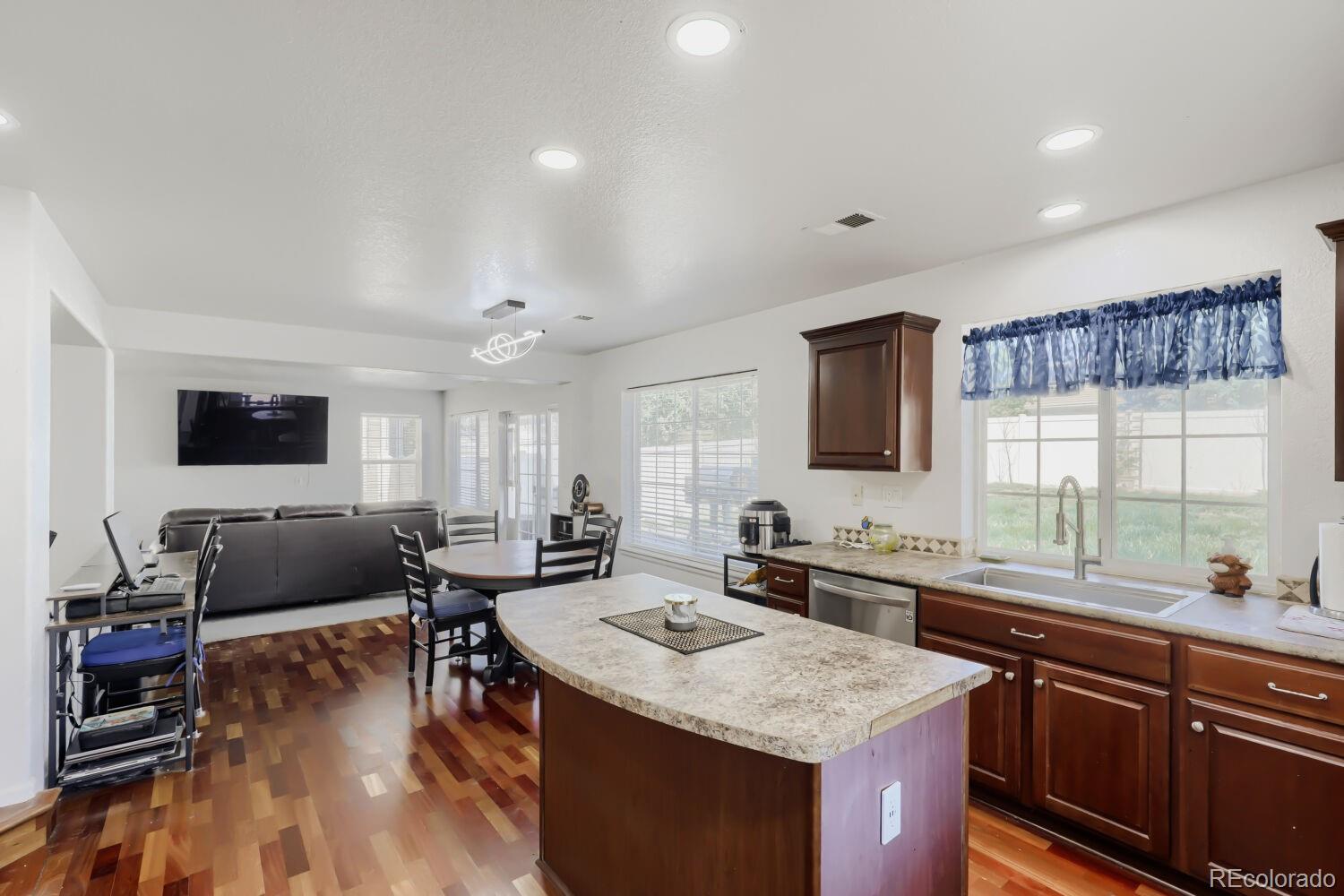 MLS Image #10 for 21497 e 53rd place,denver, Colorado