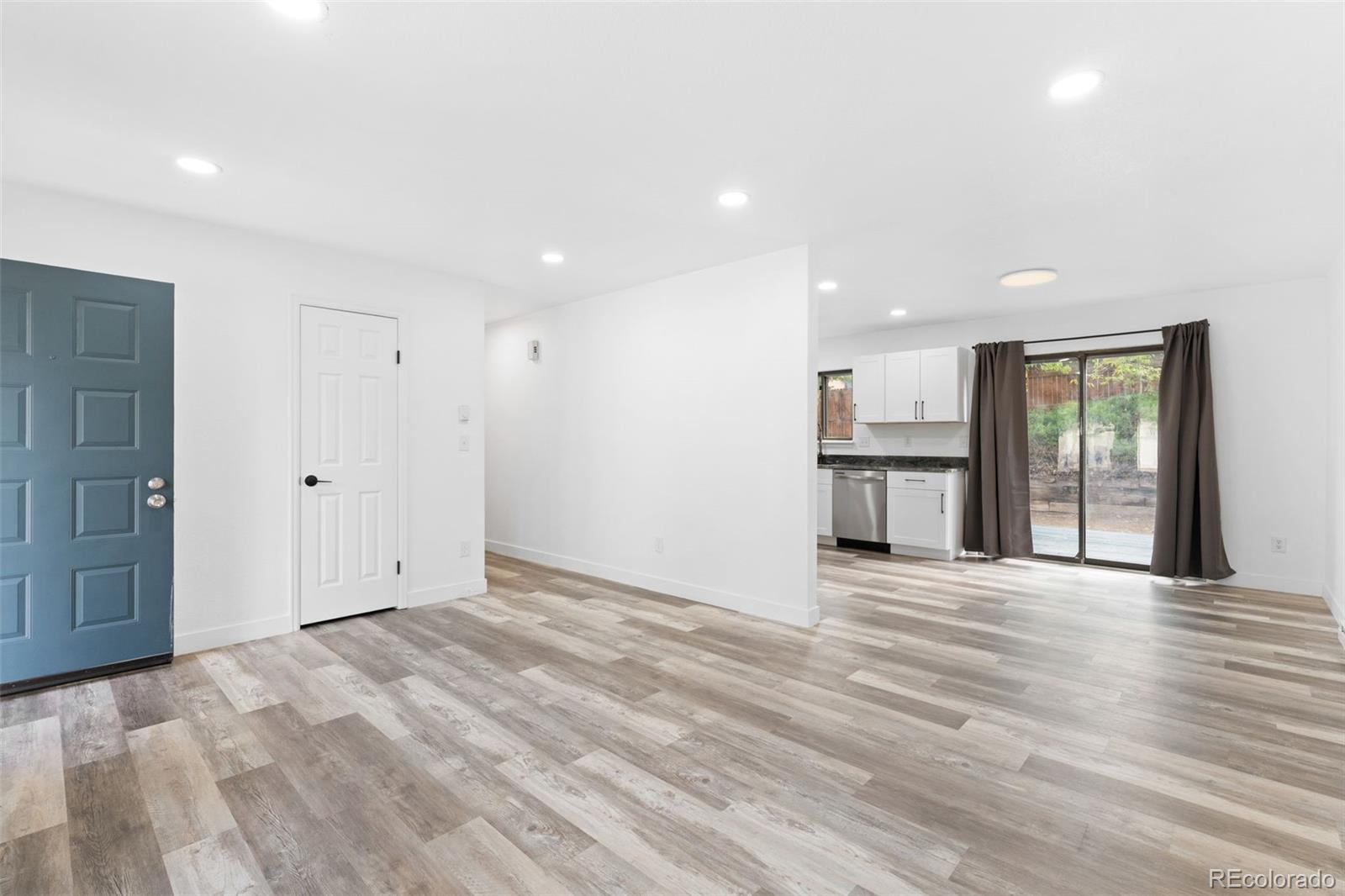MLS Image #3 for 3864 s nucla street,aurora, Colorado