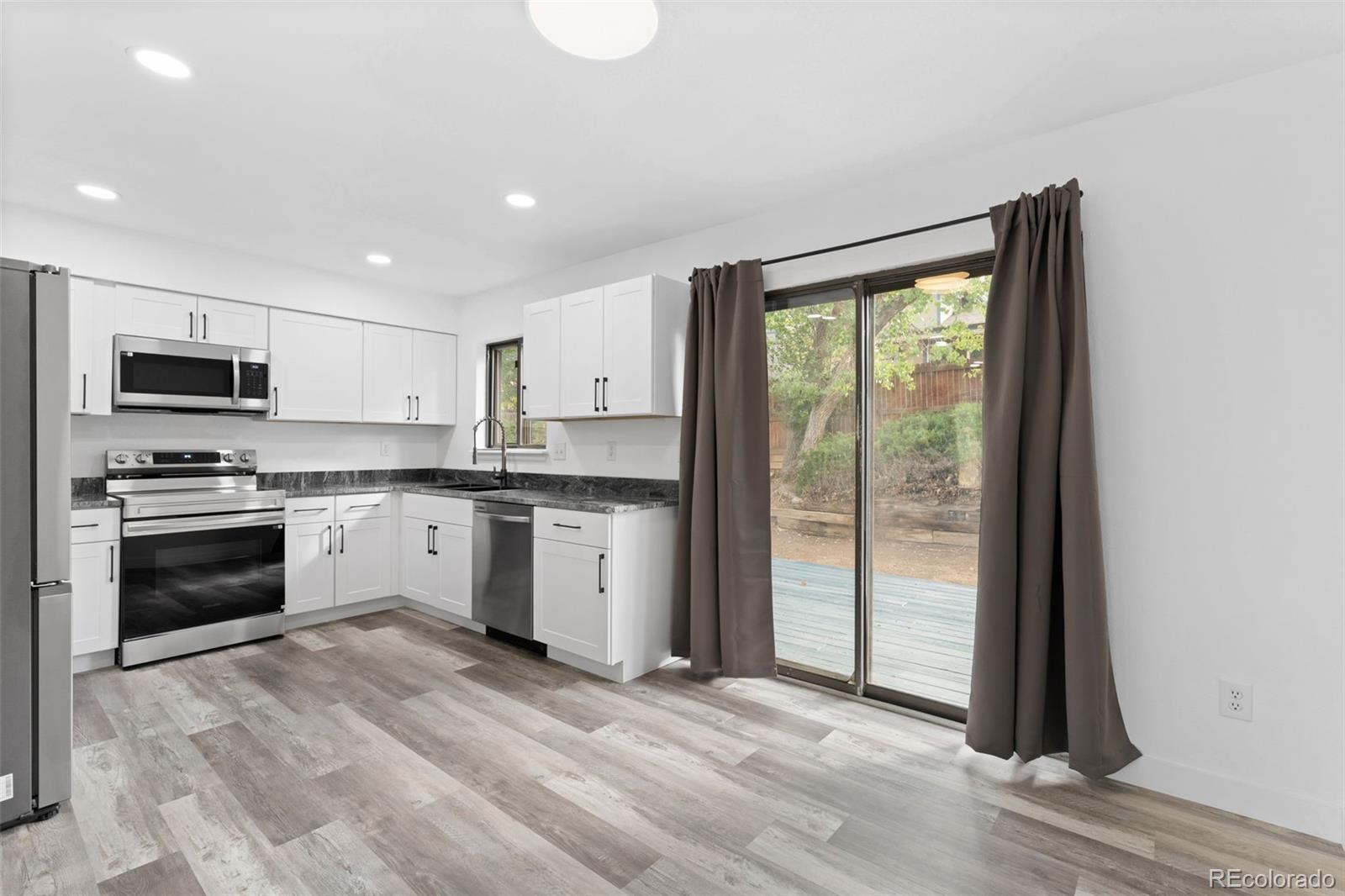 MLS Image #5 for 3864 s nucla street,aurora, Colorado