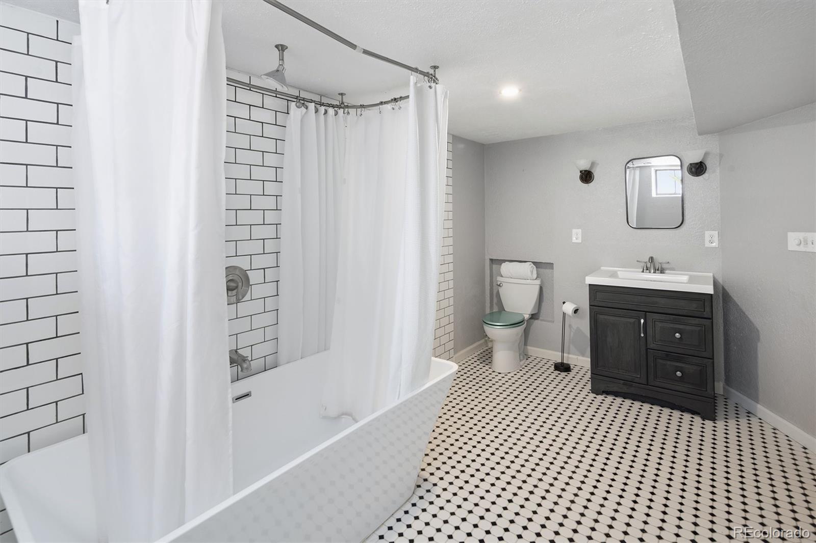MLS Image #19 for 635  holly street,denver, Colorado