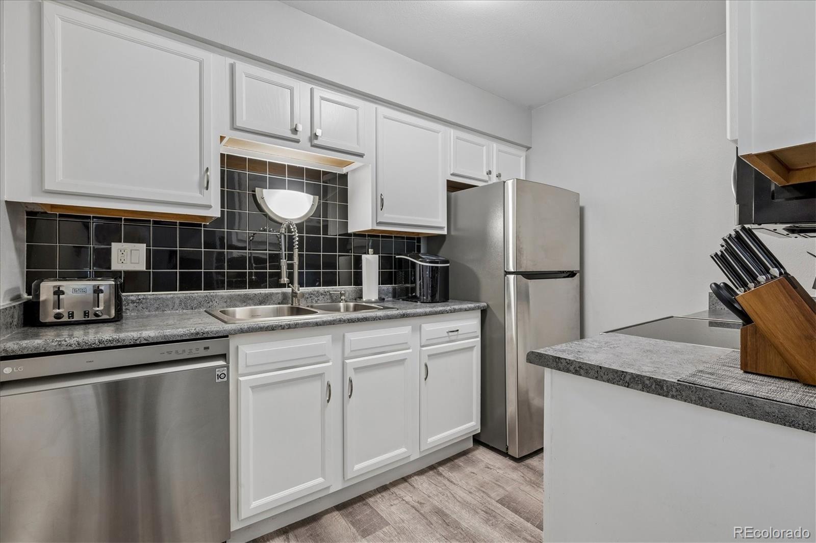 MLS Image #7 for 9195 e lehigh avenue,denver, Colorado