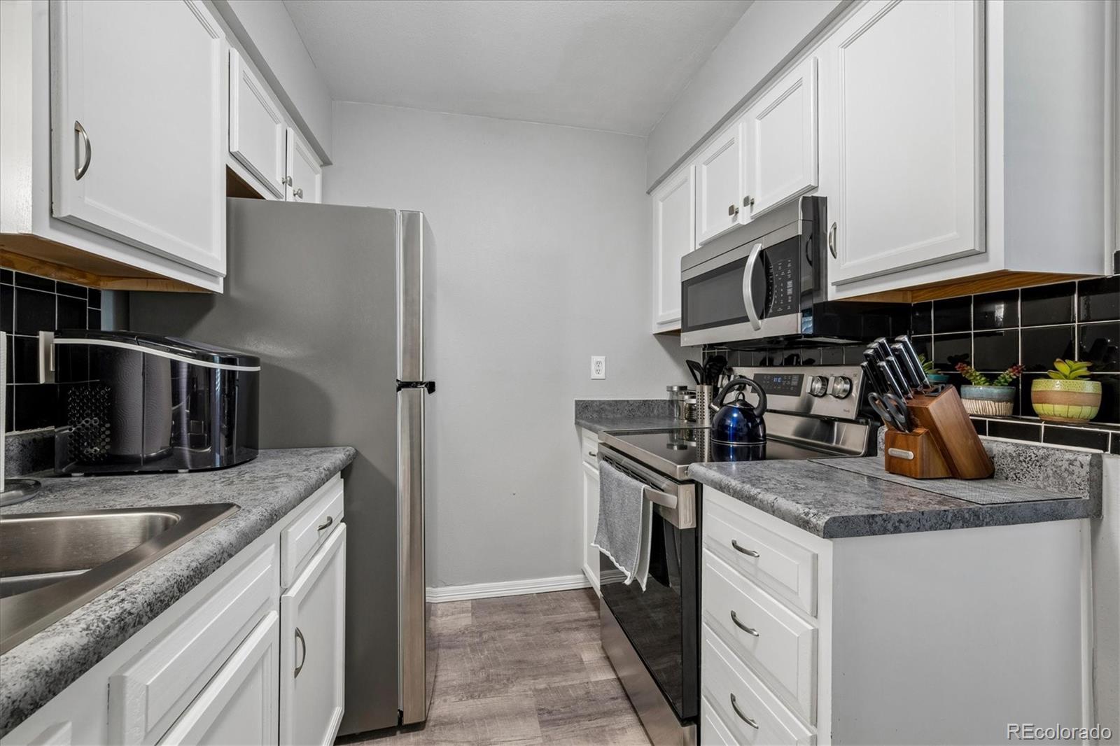 MLS Image #8 for 9195 e lehigh avenue,denver, Colorado