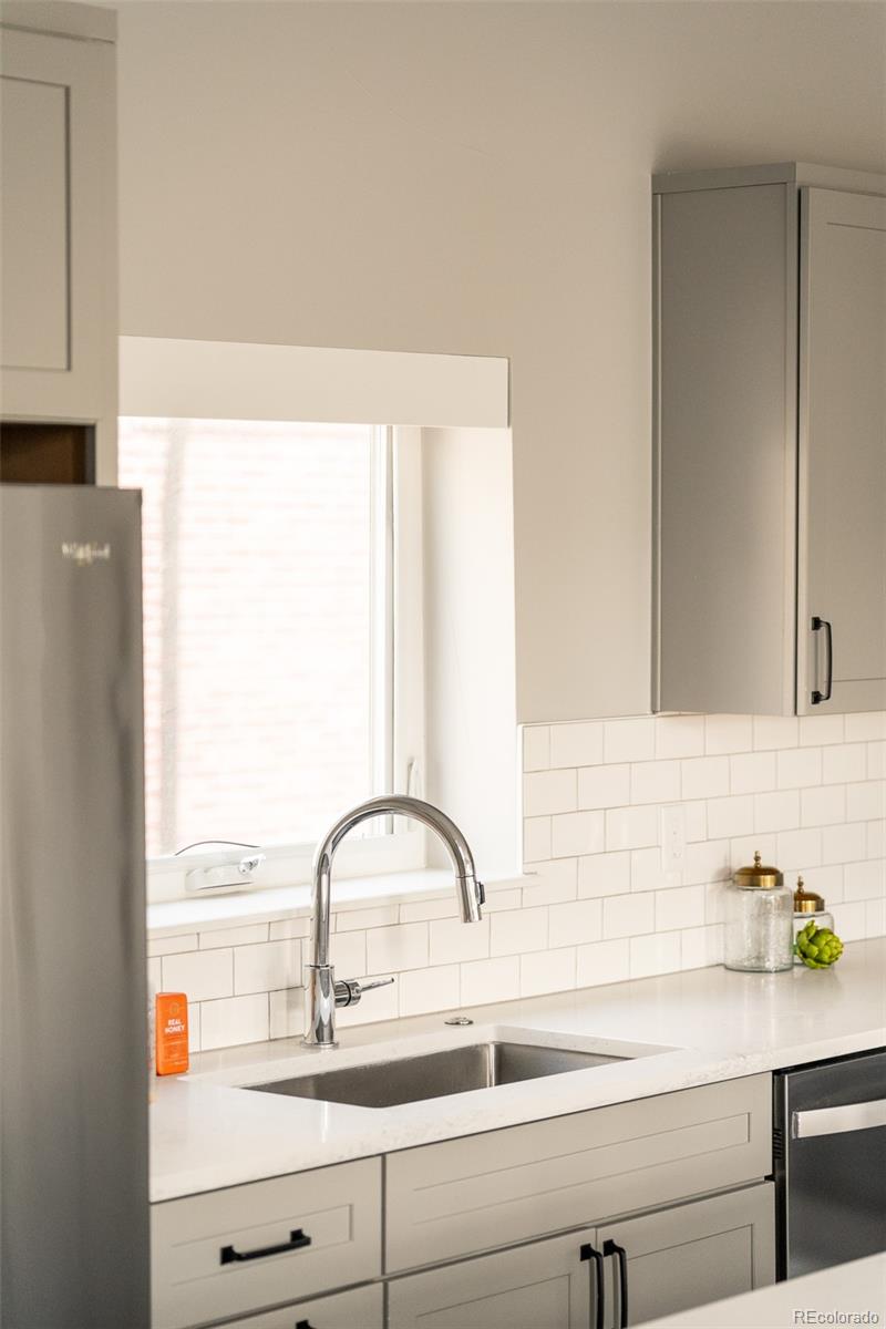 MLS Image #11 for 7035 e 38th avenue 2,denver, Colorado