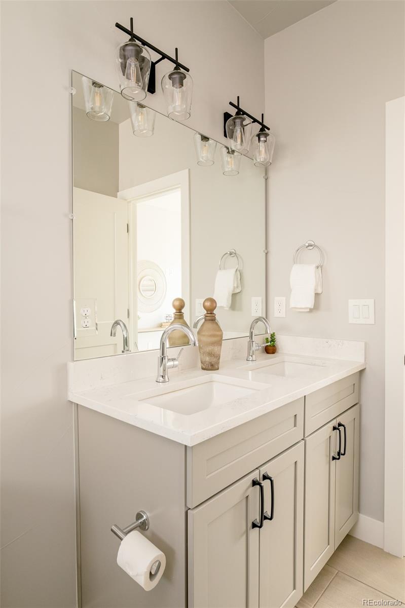 MLS Image #23 for 7035 e 38th avenue 2,denver, Colorado