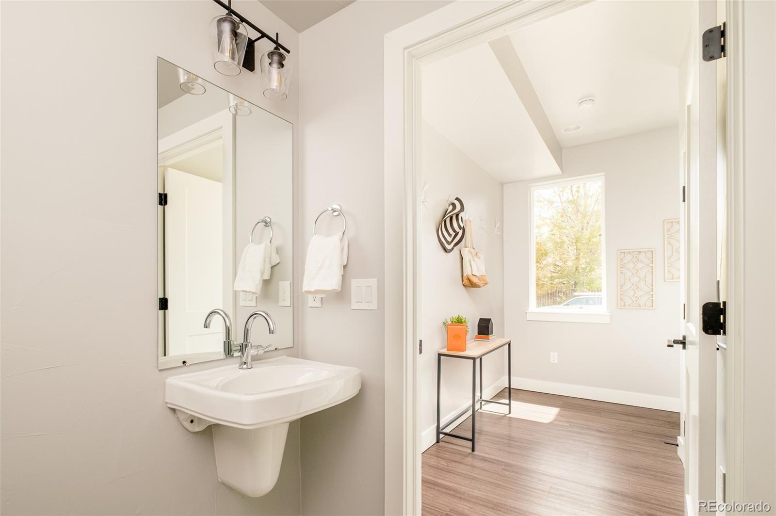 MLS Image #4 for 7035 e 38th avenue 2,denver, Colorado