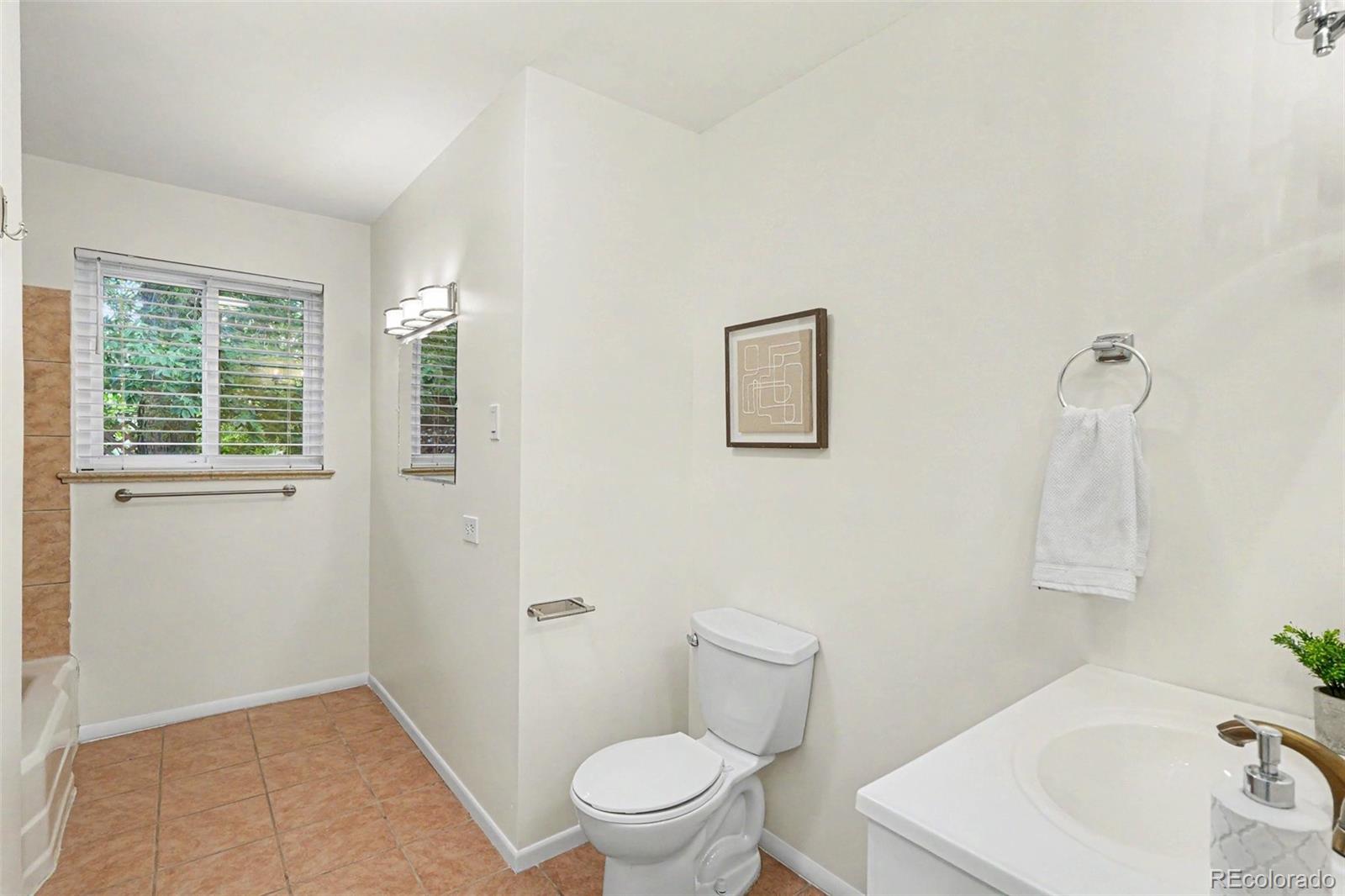 MLS Image #10 for 2395  pontiac street,denver, Colorado