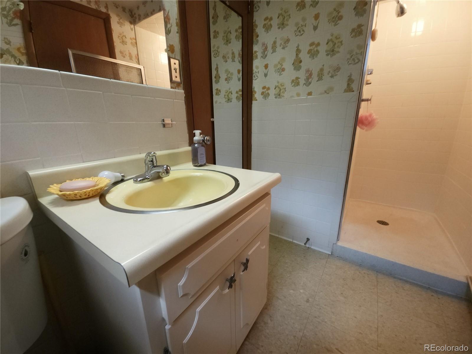 MLS Image #14 for 2715 s ames way,denver, Colorado