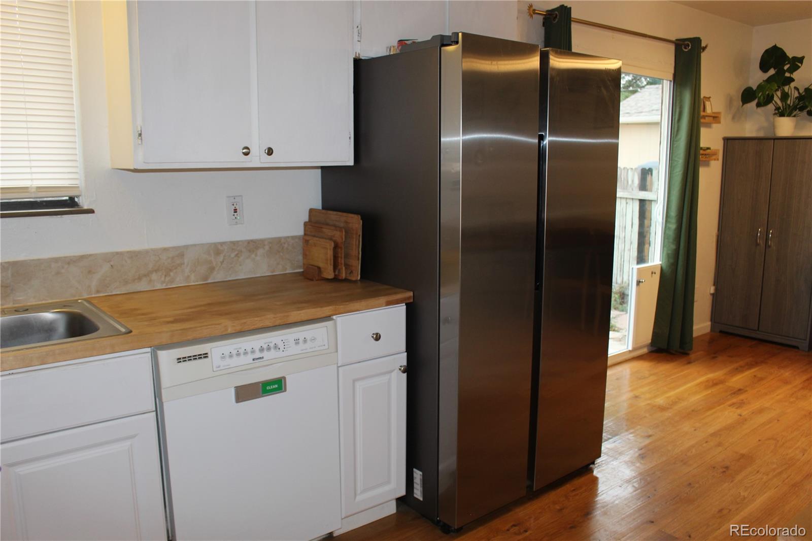 MLS Image #8 for 850 s kearney street,denver, Colorado