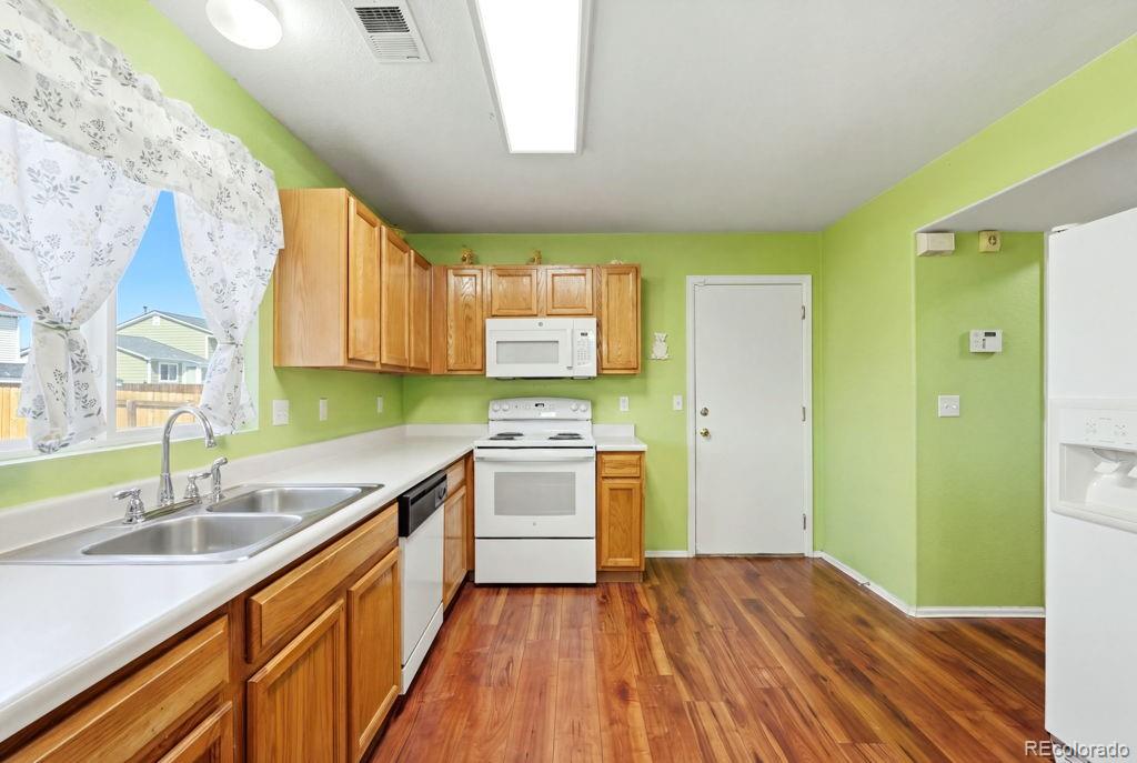 MLS Image #10 for 15633 e 51st place,denver, Colorado