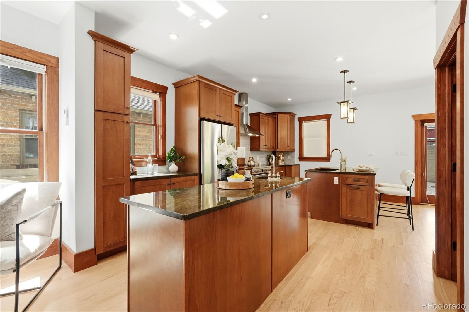 MLS Image #10 for 953 n fillmore street,denver, Colorado