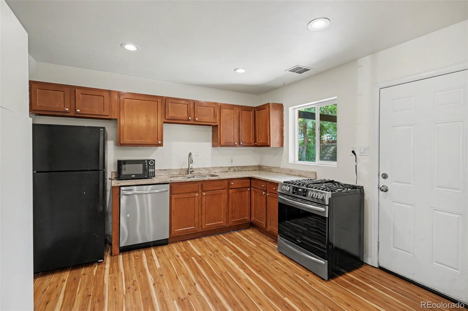 MLS Image #8 for 931  tucson street,aurora, Colorado