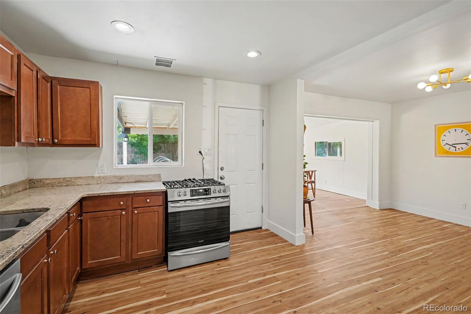 MLS Image #9 for 931  tucson street,aurora, Colorado