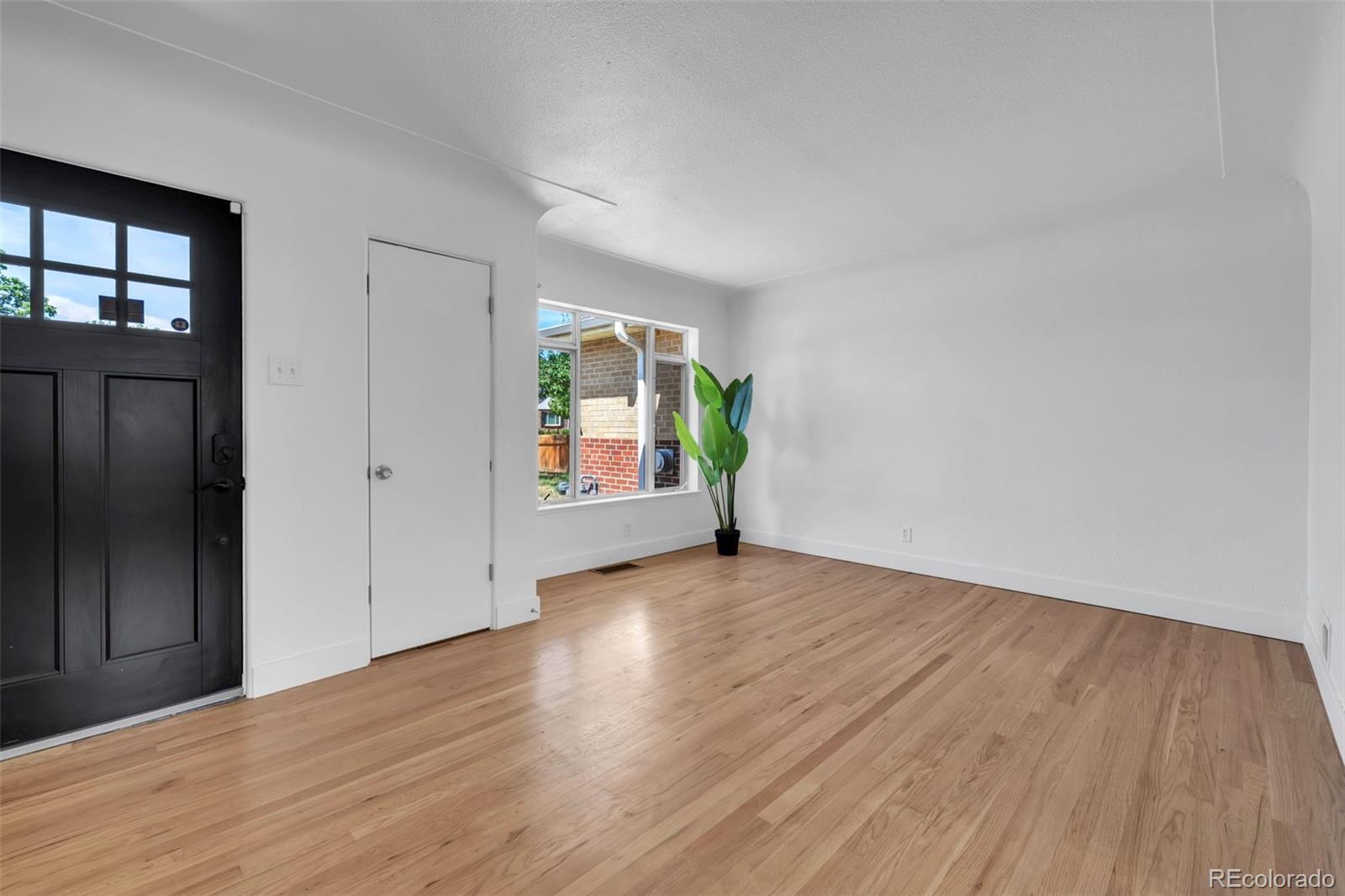 MLS Image #4 for 2270  poplar street,denver, Colorado