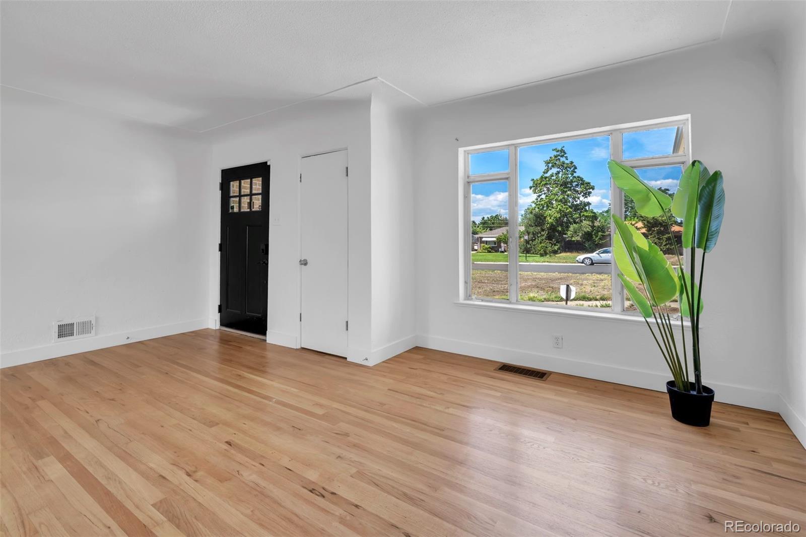 MLS Image #5 for 2270  poplar street,denver, Colorado