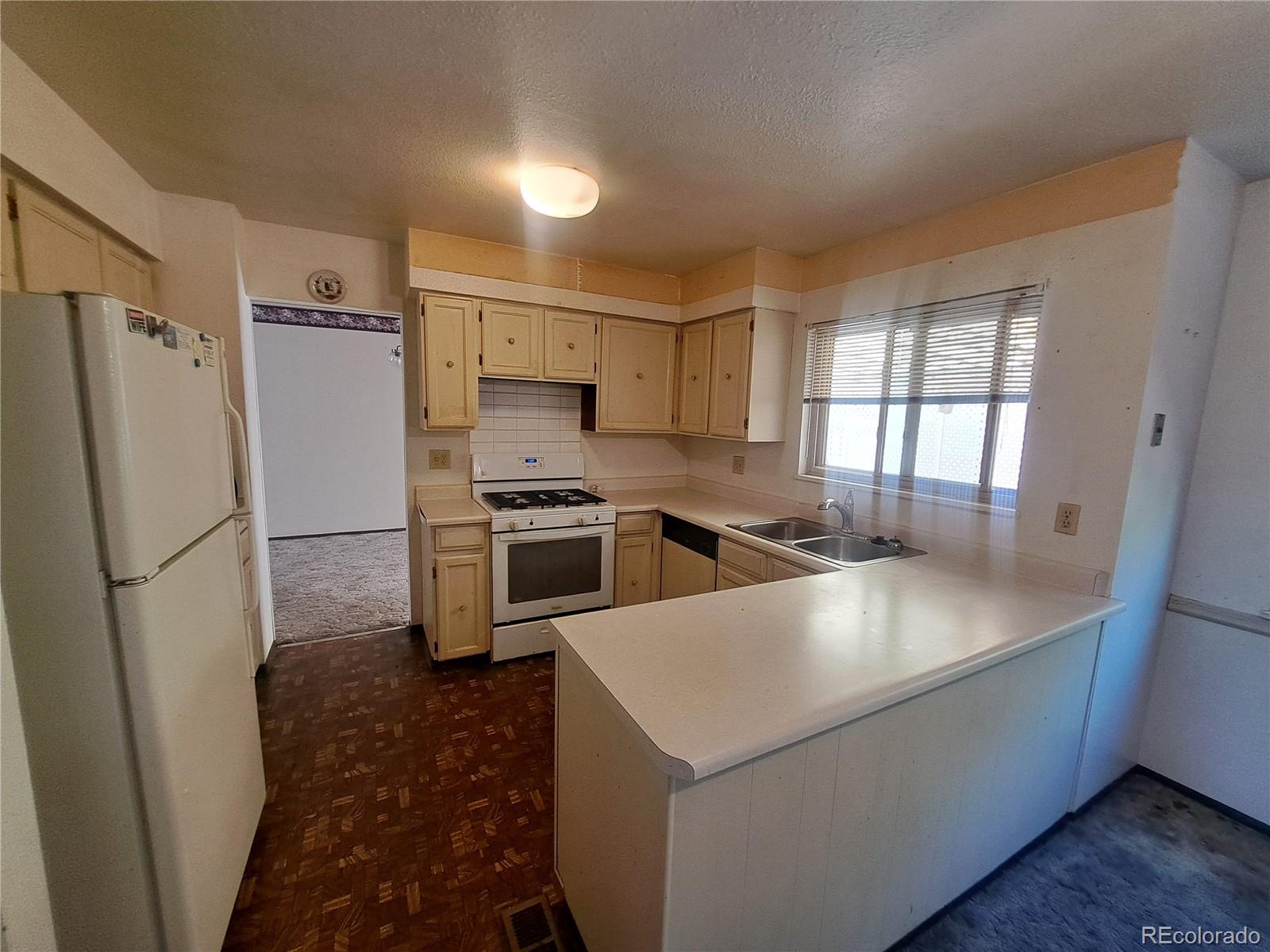 MLS Image #2 for 4571  abilene street,denver, Colorado