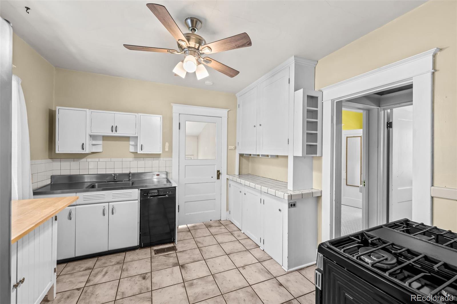MLS Image #13 for 2080 s emerson street,denver, Colorado