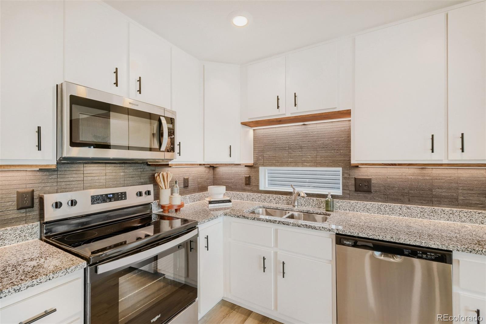 MLS Image #9 for 18057 e 51st avenue,denver, Colorado
