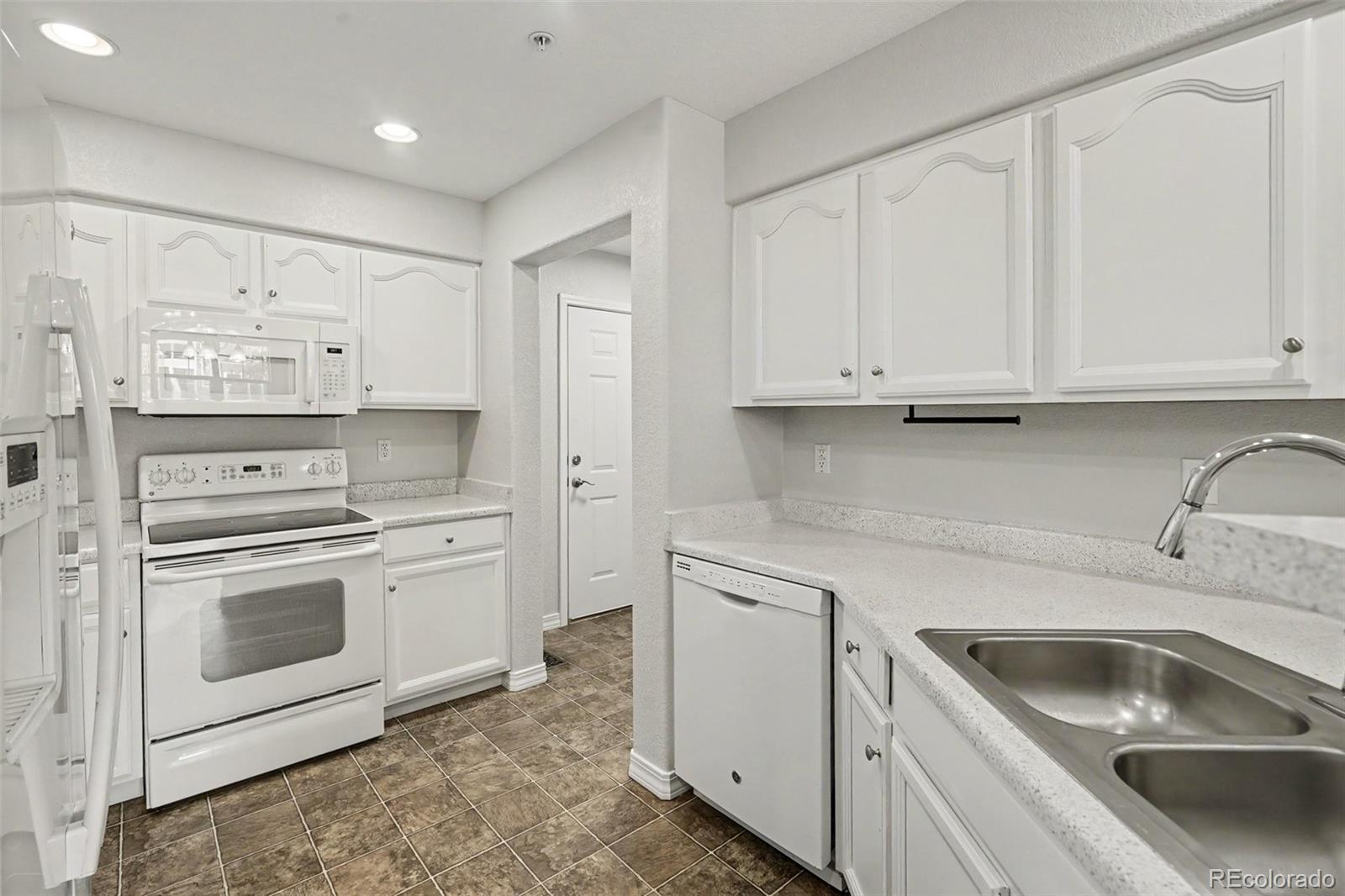 MLS Image #13 for 23510  alamo place c,aurora, Colorado