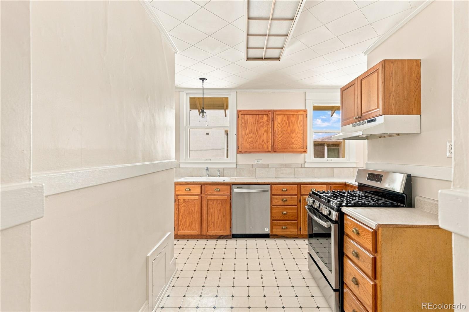 MLS Image #12 for 827  harrison street,denver, Colorado