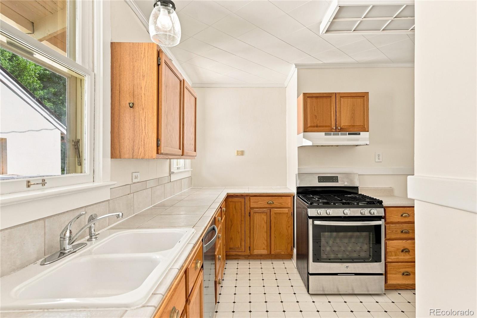 MLS Image #13 for 827  harrison street,denver, Colorado
