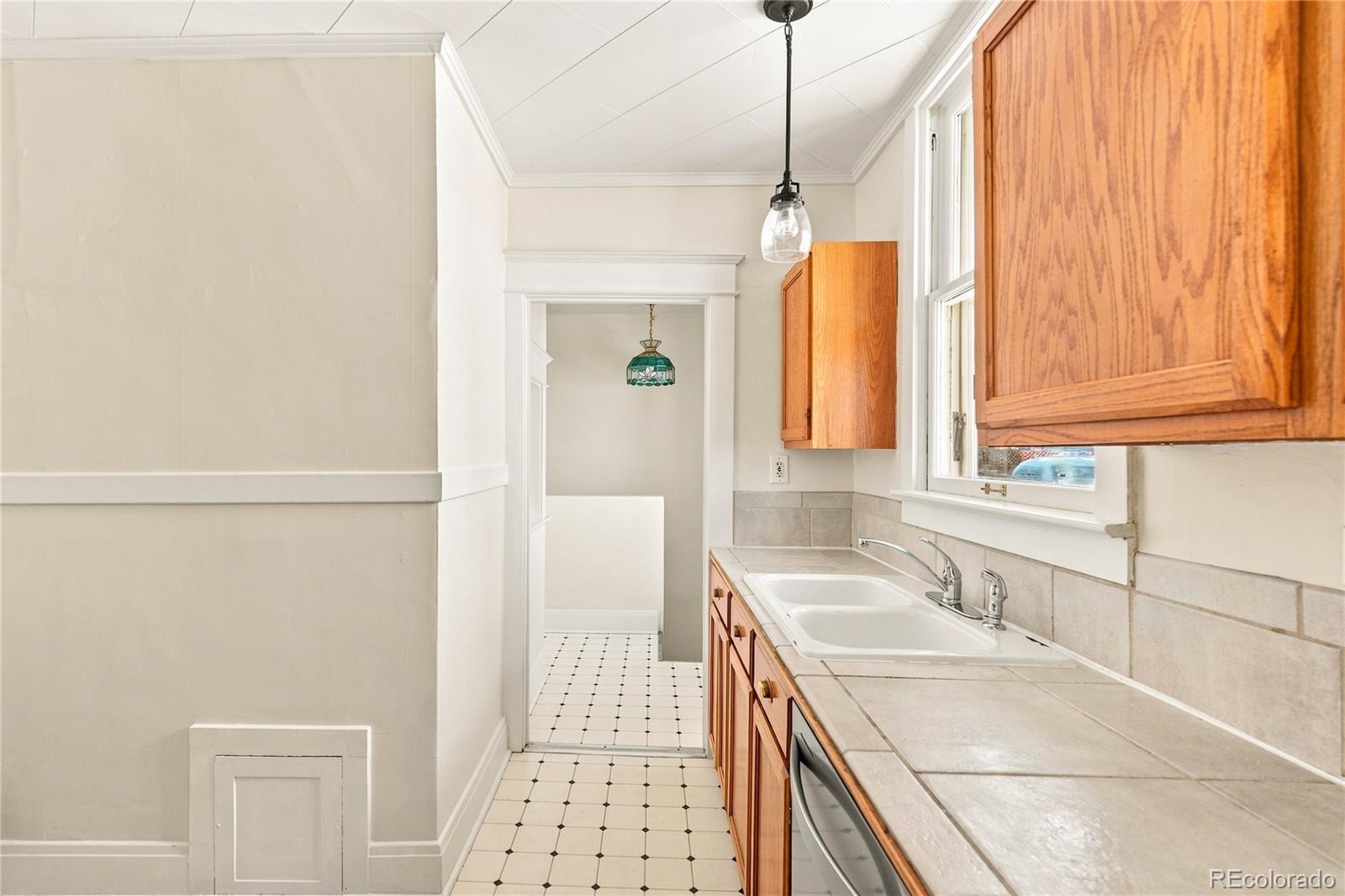 MLS Image #14 for 827  harrison street,denver, Colorado