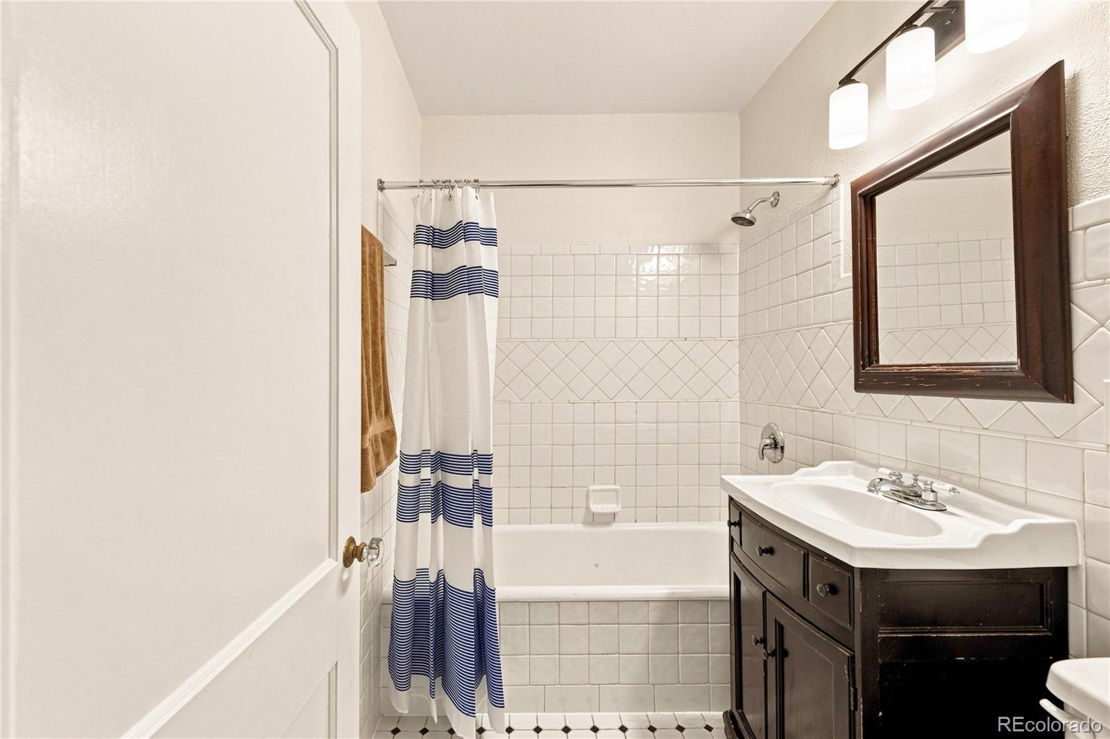 MLS Image #15 for 827  harrison street,denver, Colorado