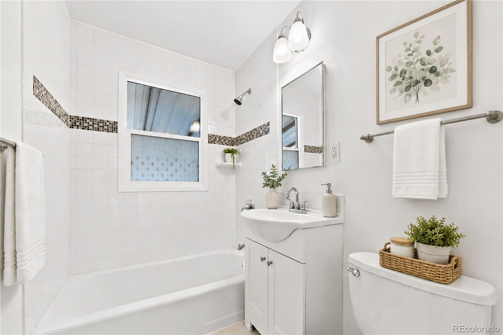 MLS Image #3 for 1650 s tejon street,denver, Colorado