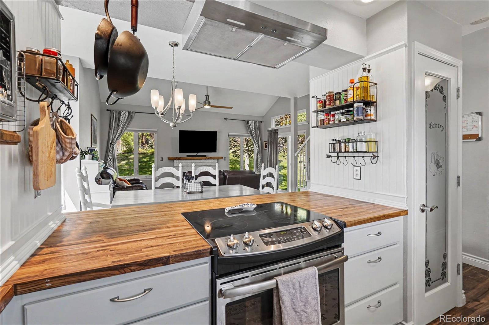 MLS Image #11 for 9609  gilpin street,denver, Colorado