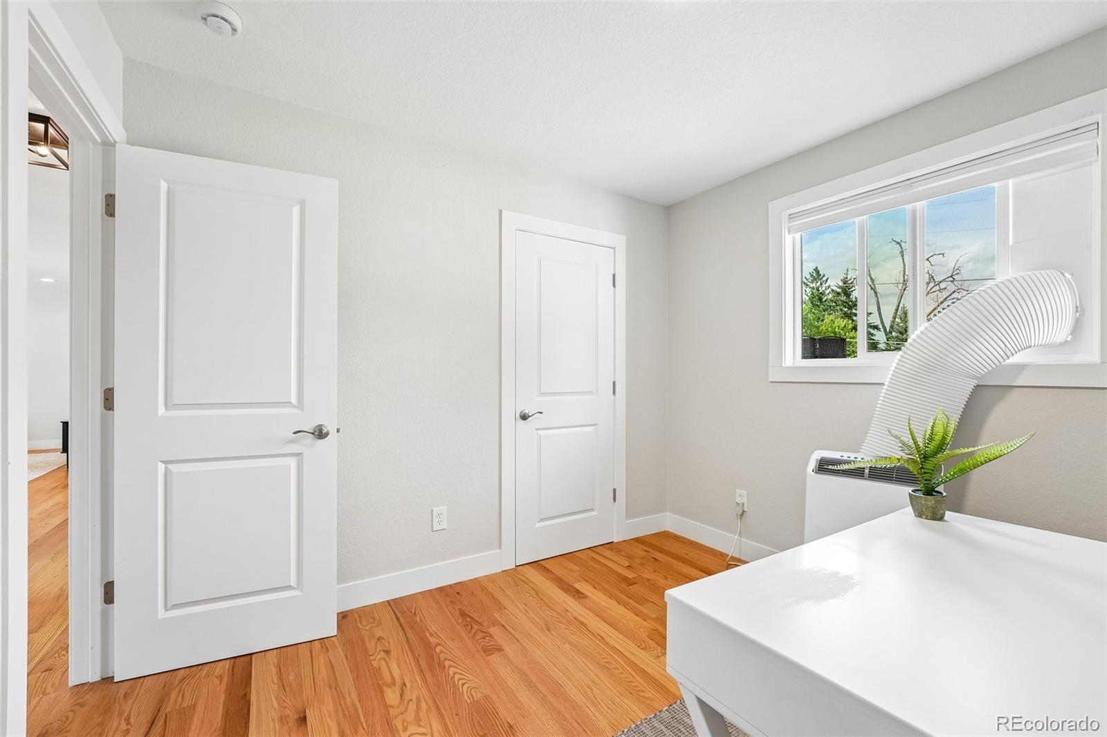 MLS Image #19 for 3521 w mountain road,englewood, Colorado