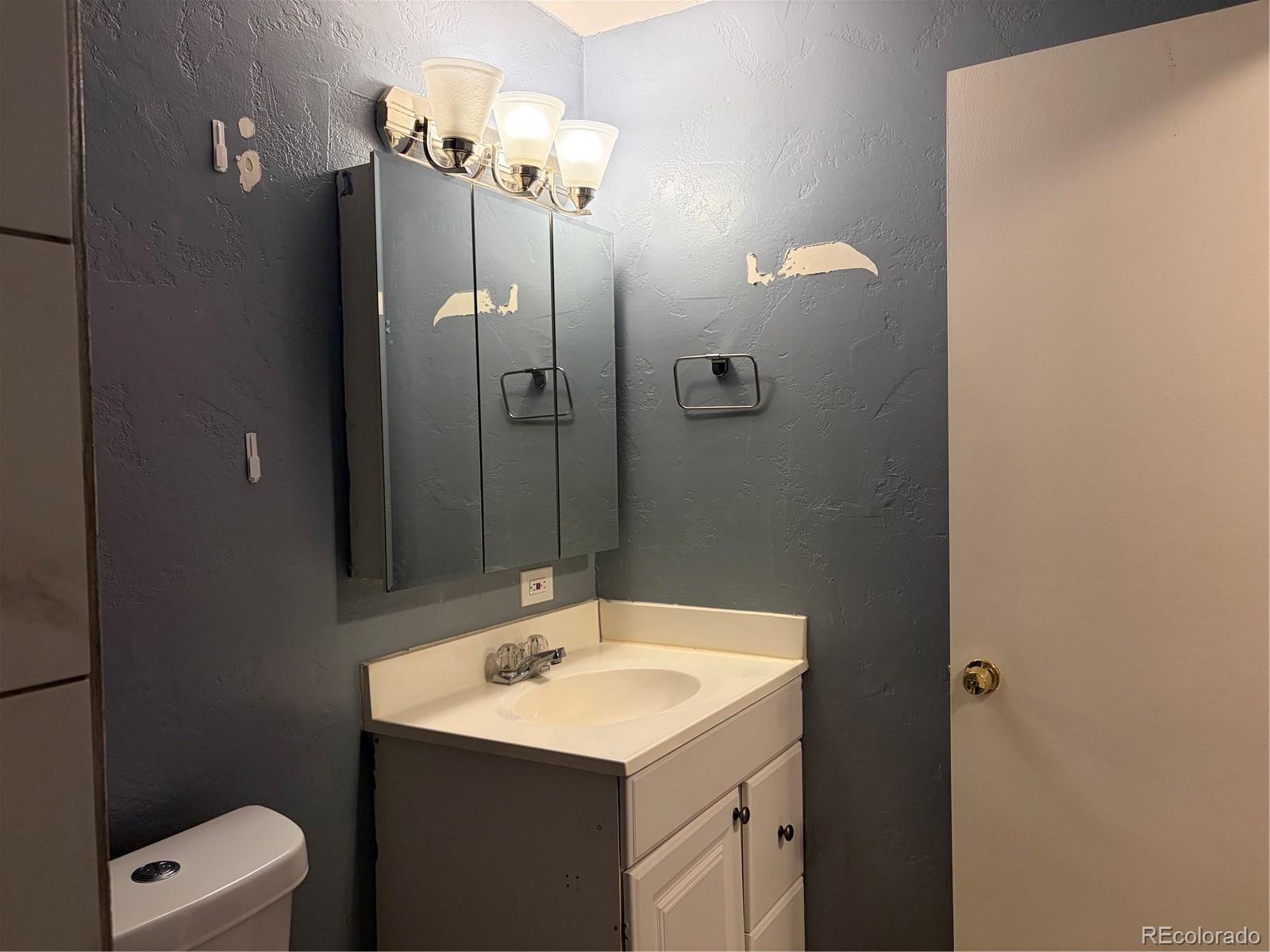 MLS Image #10 for 2325 s linden court,denver, Colorado