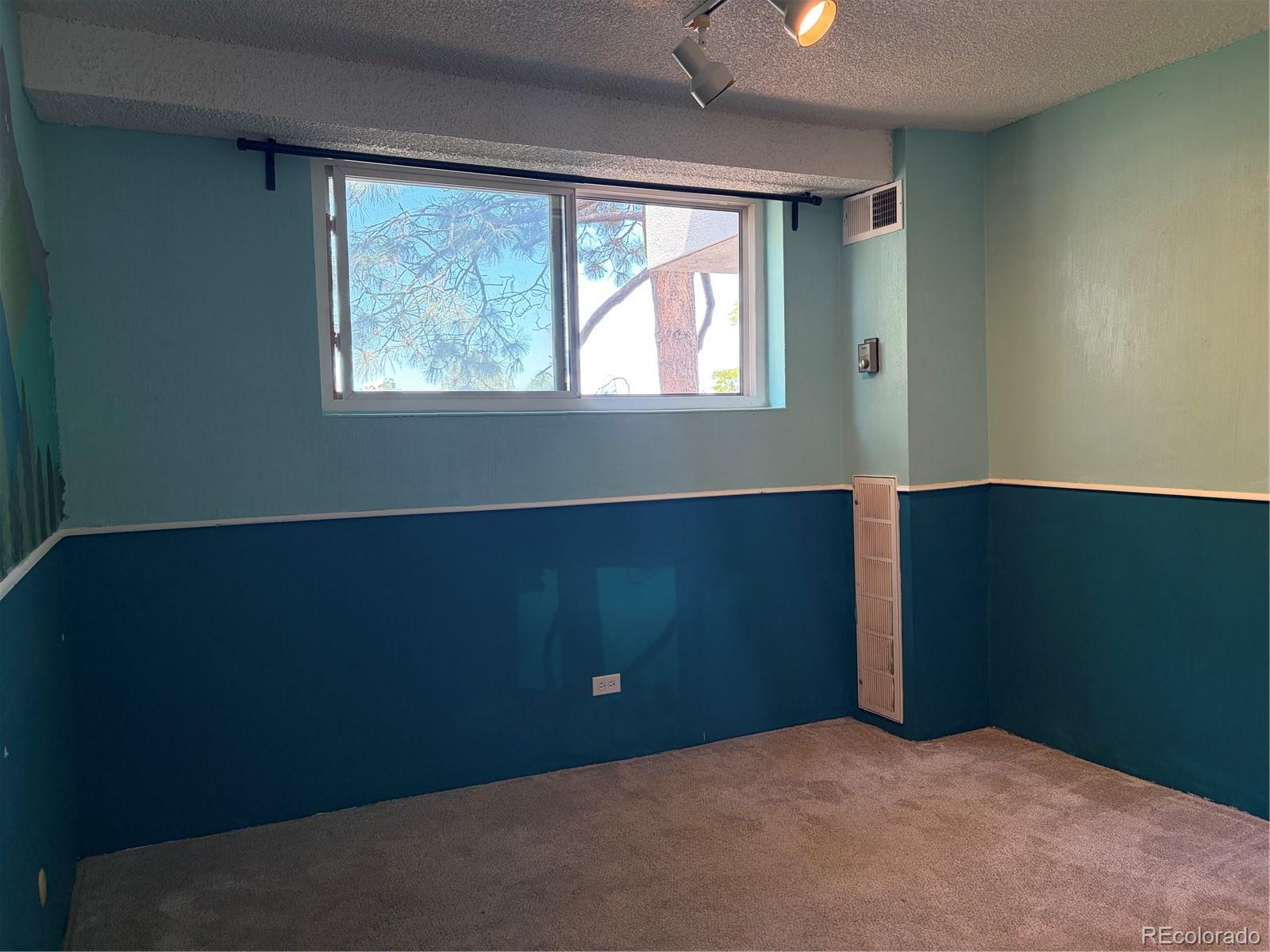 MLS Image #7 for 2325 s linden court,denver, Colorado