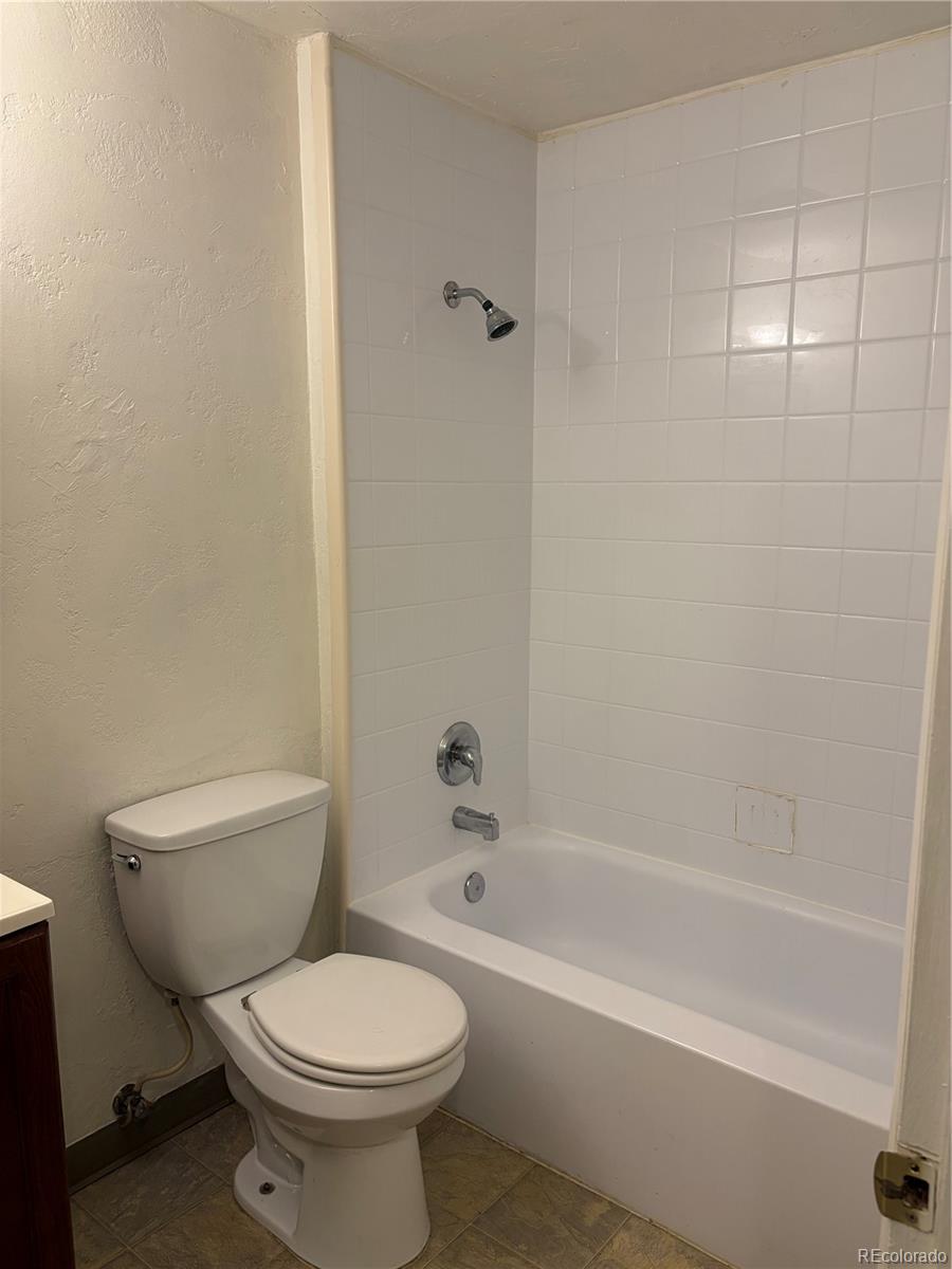 MLS Image #8 for 2325 s linden court,denver, Colorado