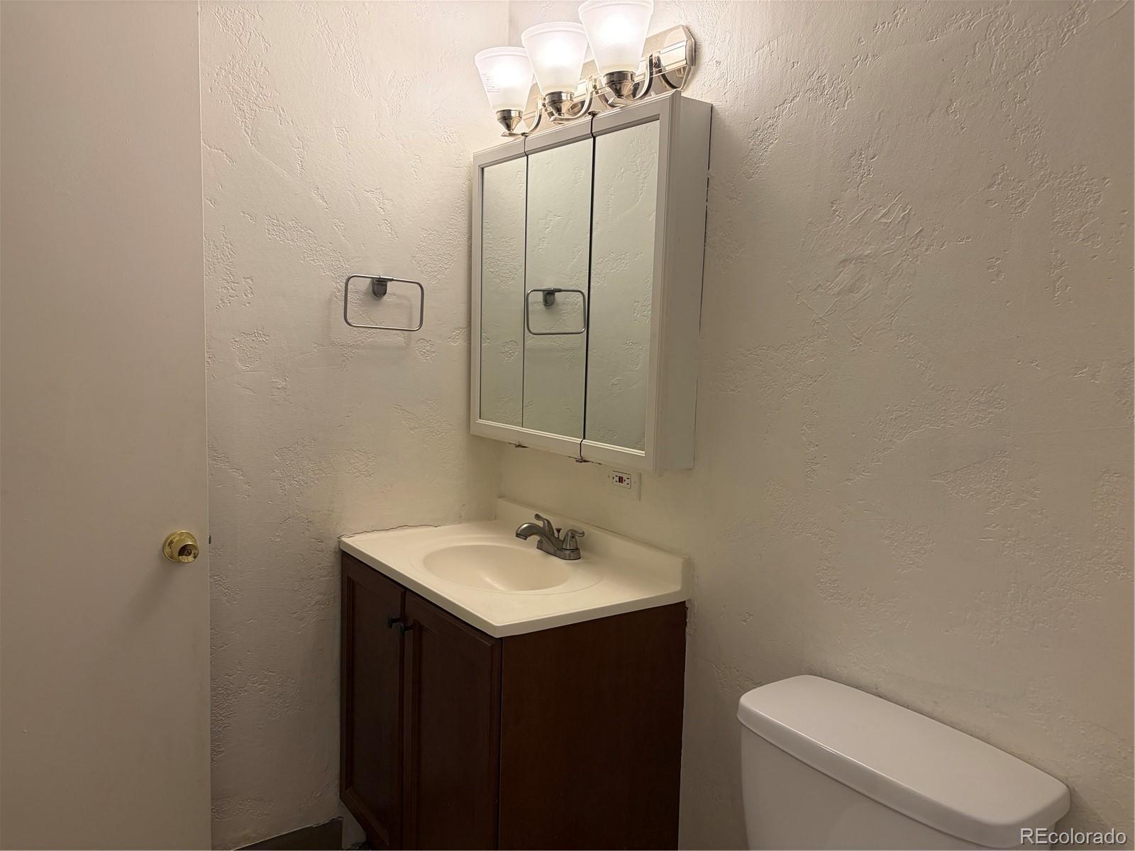 MLS Image #9 for 2325 s linden court,denver, Colorado