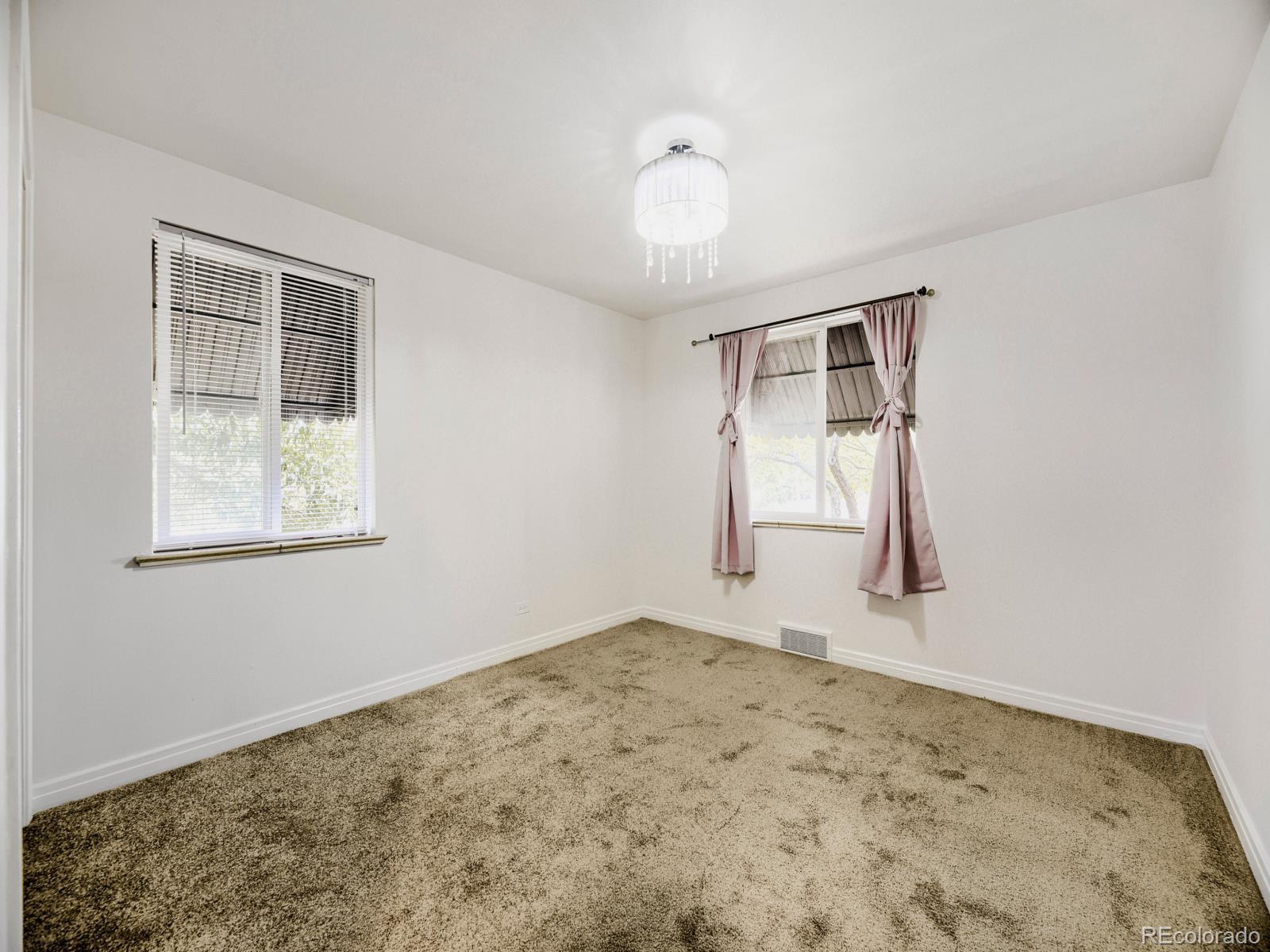 MLS Image #13 for 2551 w arkansas avenue,denver, Colorado
