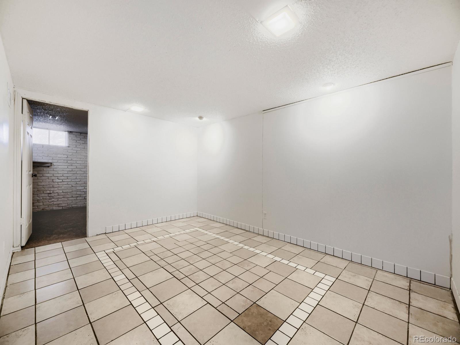MLS Image #15 for 2551 w arkansas avenue,denver, Colorado