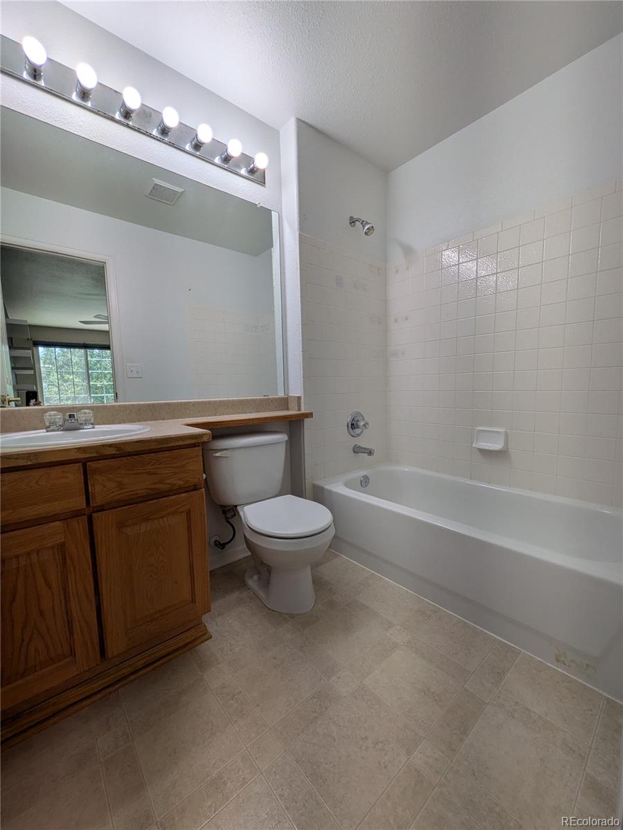 MLS Image #20 for 19613 e 39th avenue,denver, Colorado