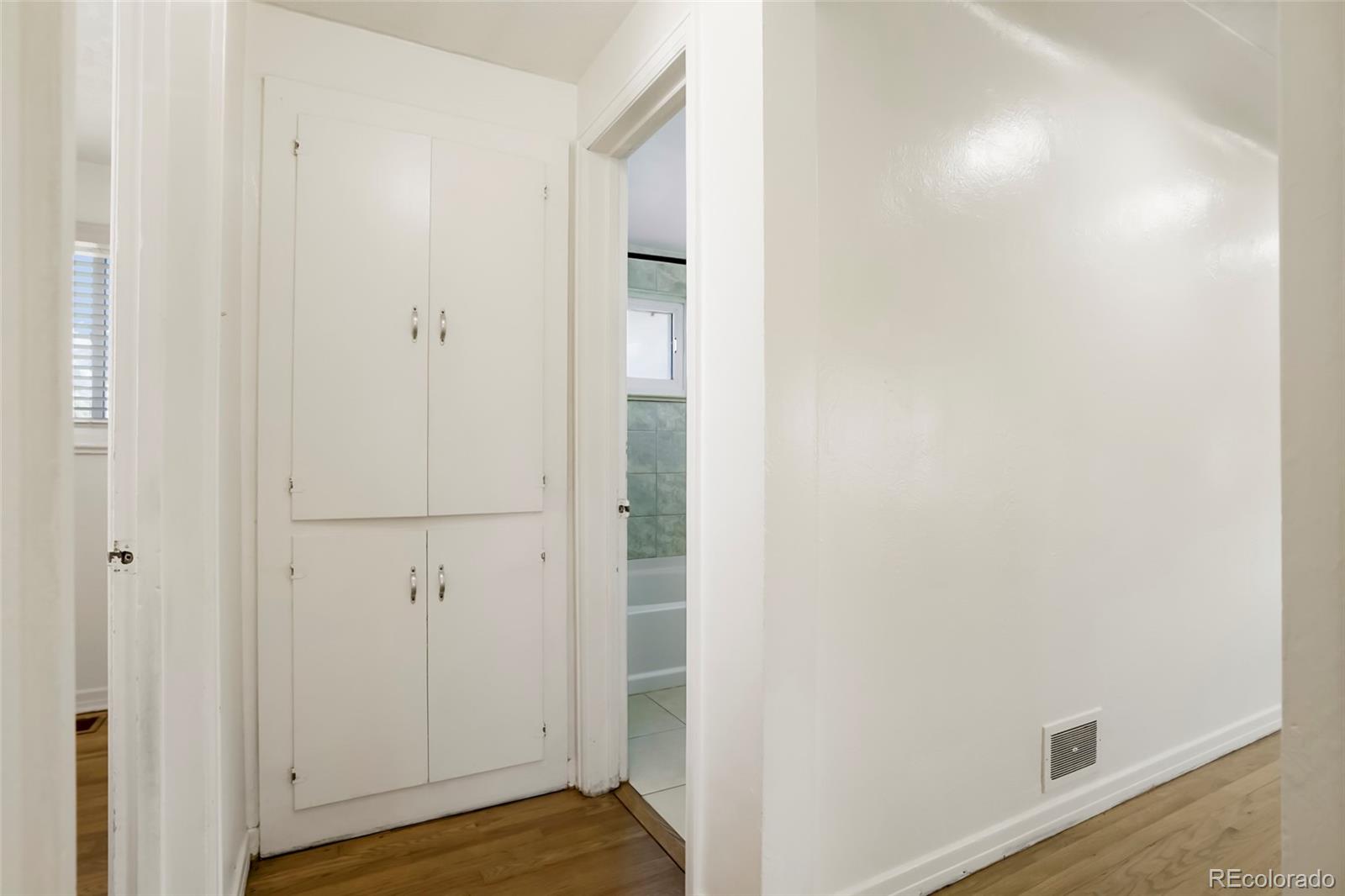 MLS Image #11 for 2115 w elk place,denver, Colorado