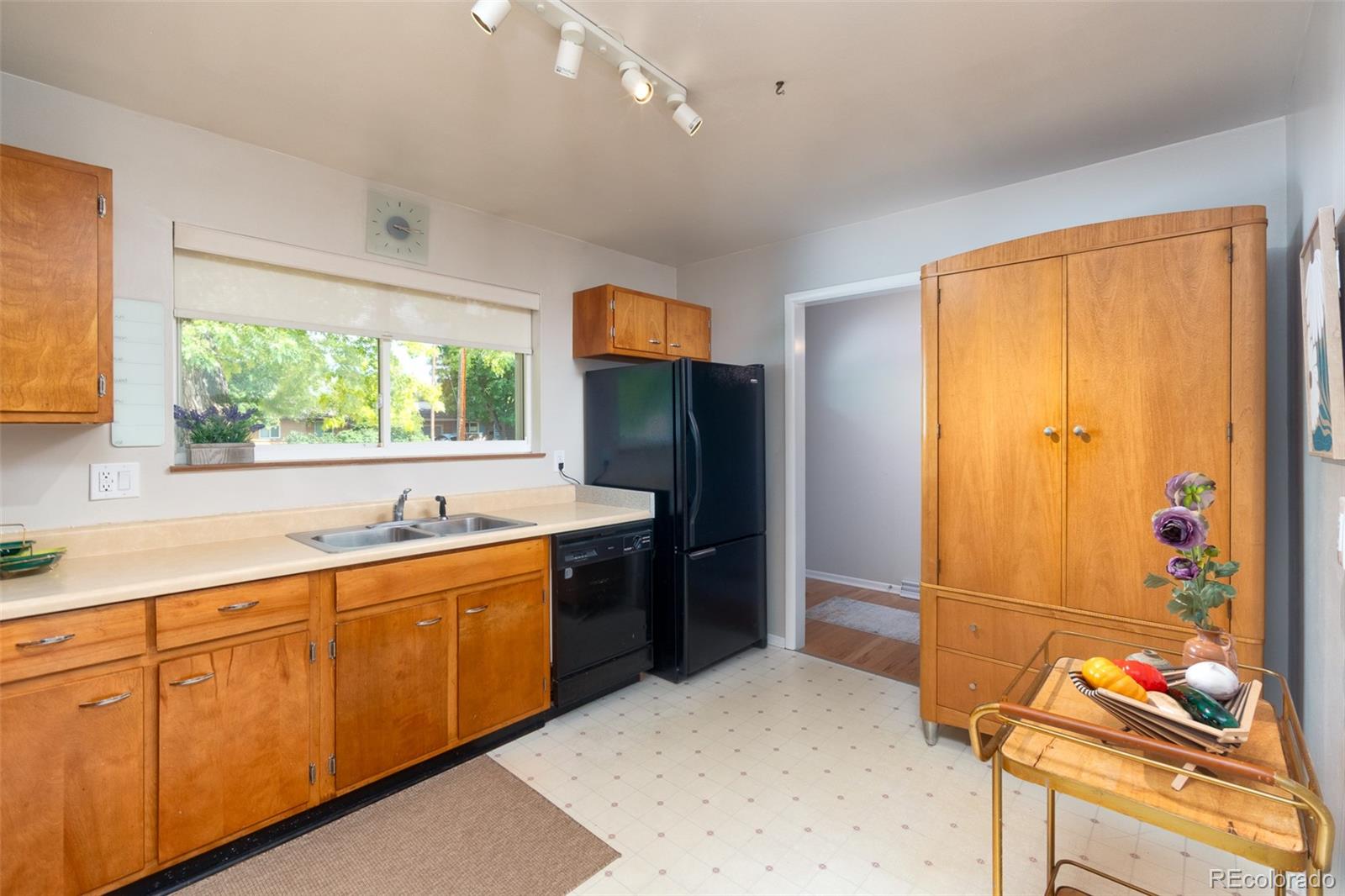 MLS Image #11 for 681 s holly street,denver, Colorado