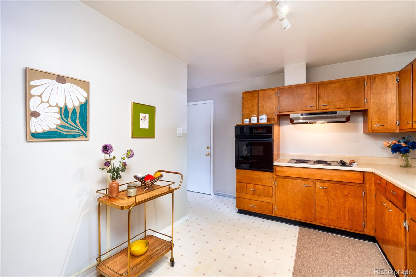 MLS Image #14 for 681 s holly street,denver, Colorado